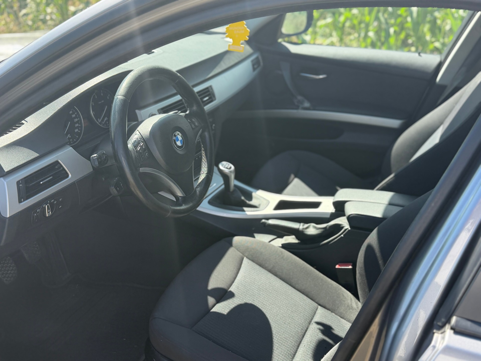 BMW 318i Touring-image-8