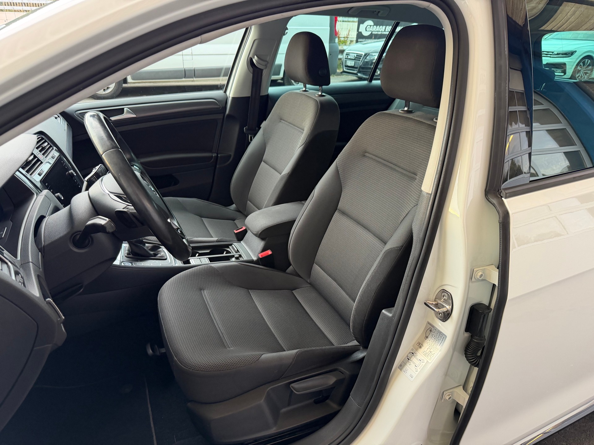 VW Golf Variant 1.4 TSI R-Line DSG-image-10