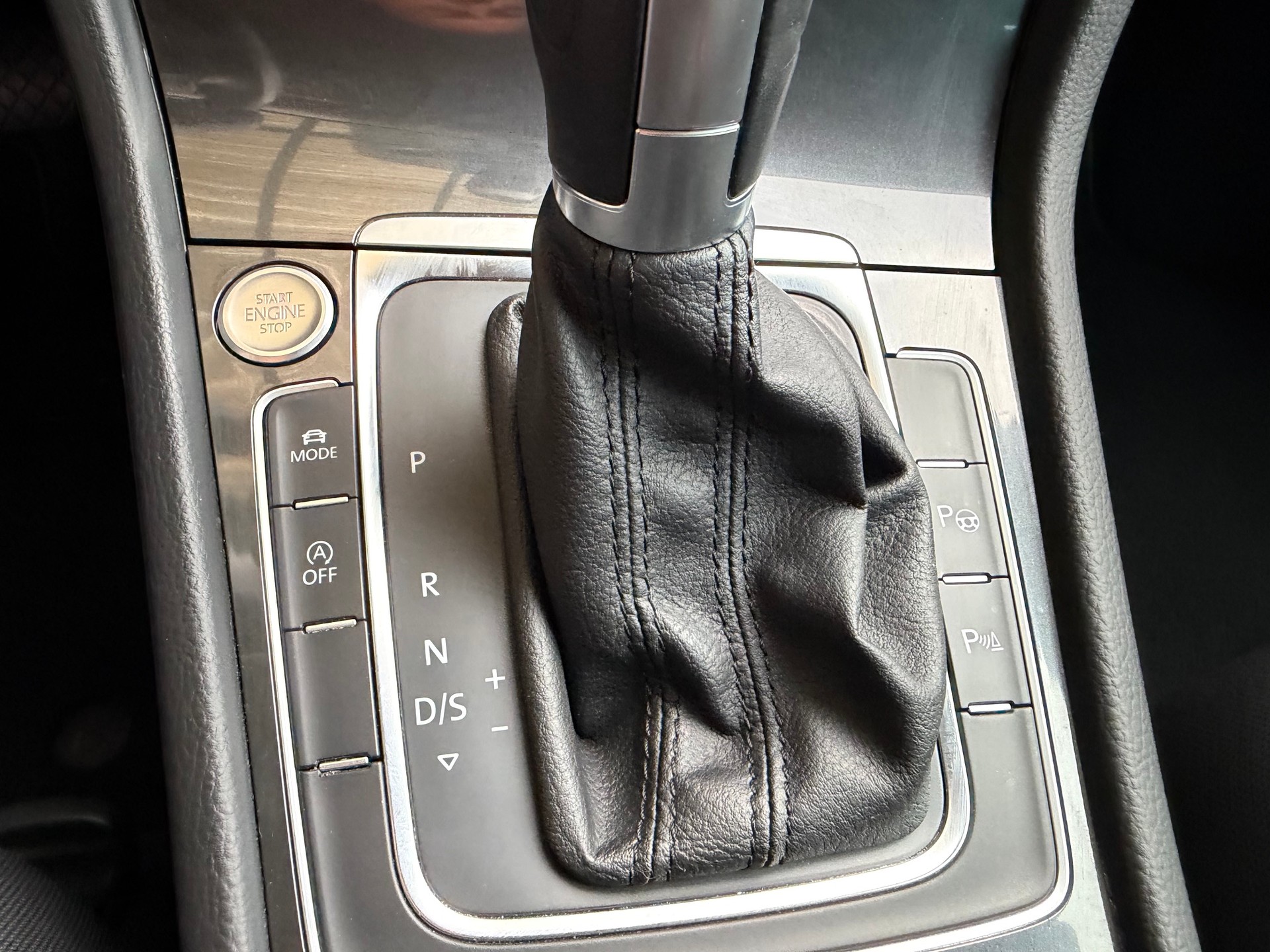 VW Golf Variant 1.4 TSI R-Line DSG-image-16