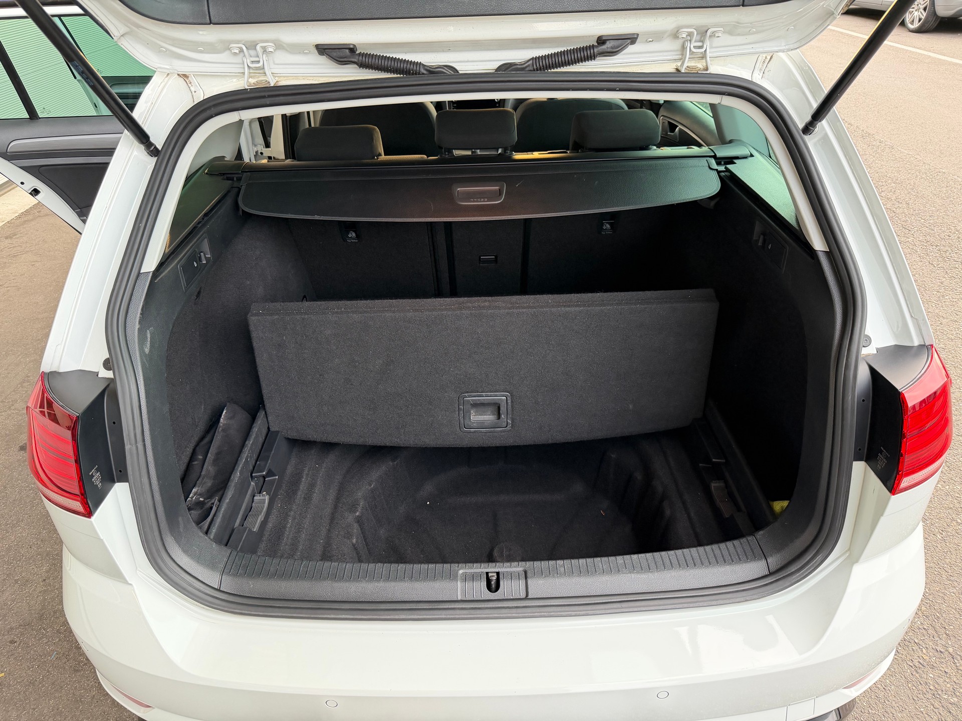 VW Golf Variant 1.4 TSI R-Line DSG-image-13