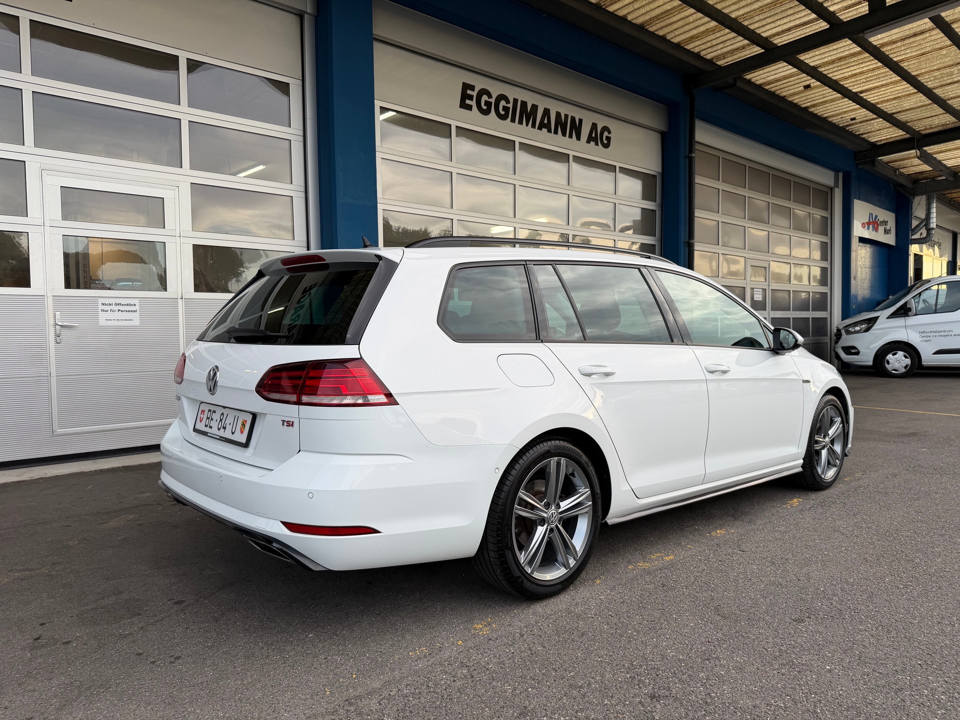VW Golf Variant 1.4 TSI R-Line DSG-image-3
