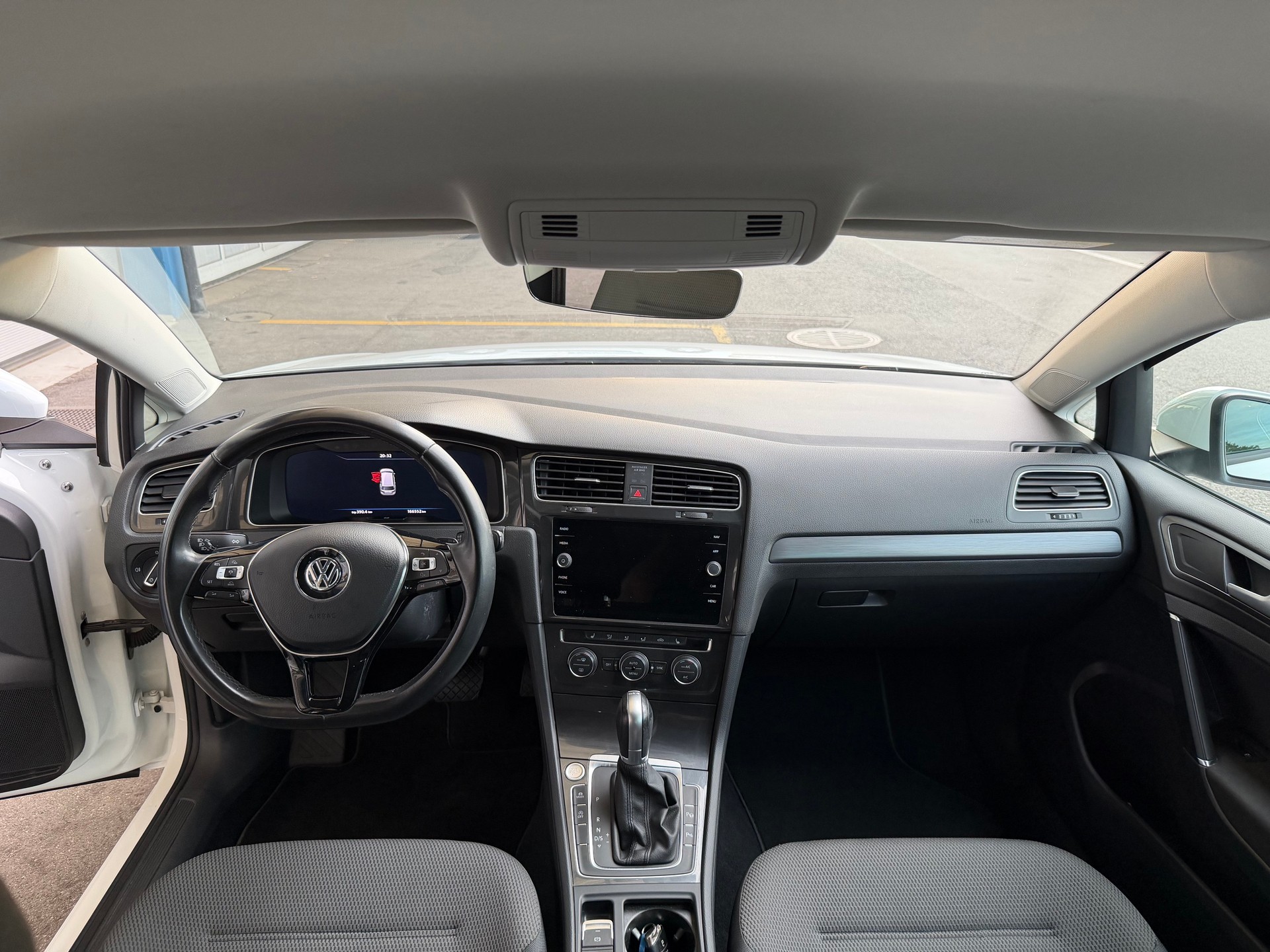 VW Golf Variant 1.4 TSI R-Line DSG-image-8