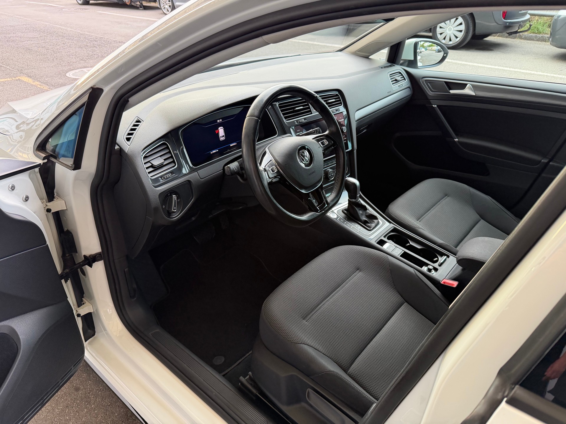 VW Golf Variant 1.4 TSI R-Line DSG-image-9