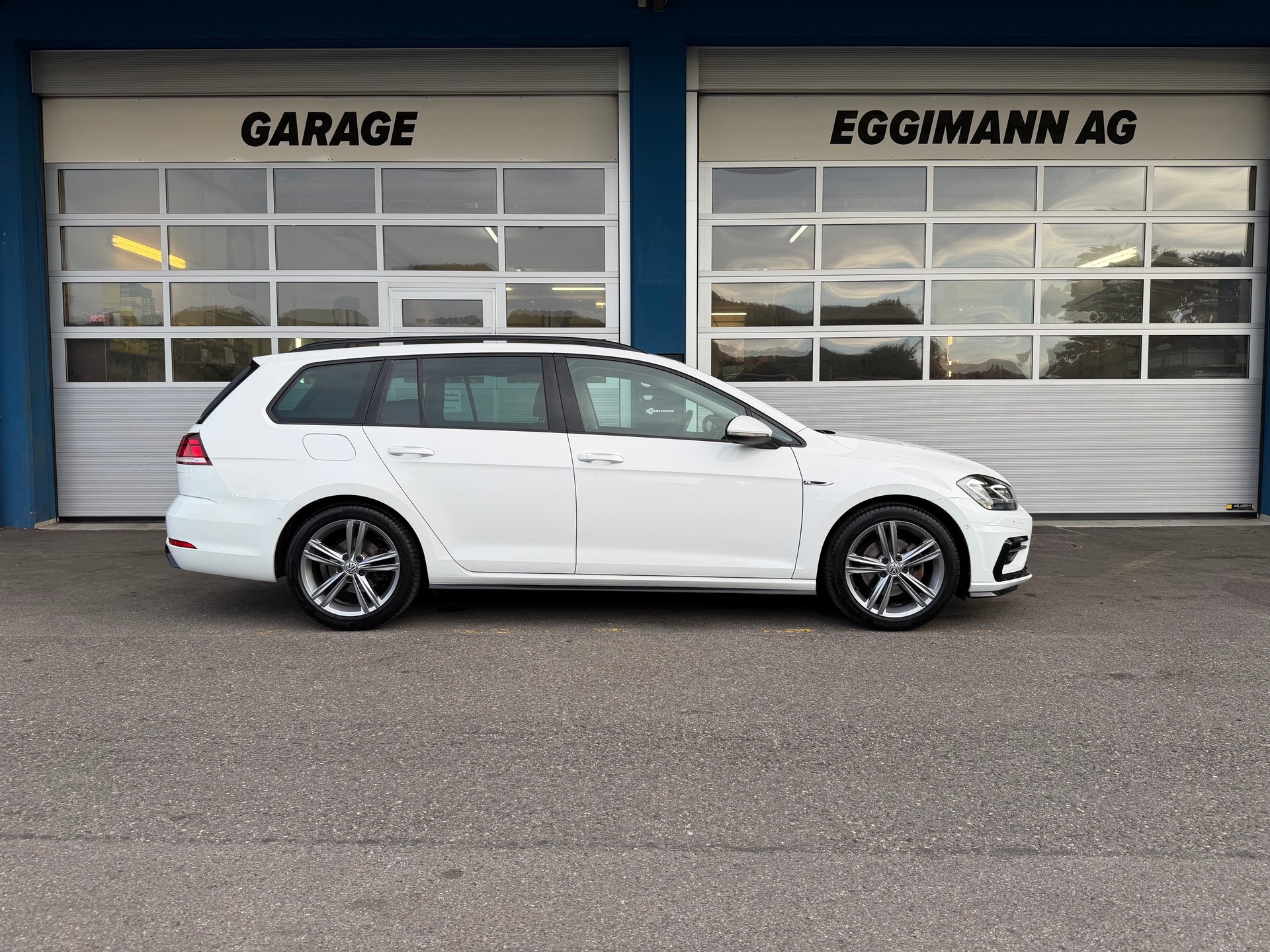 VW Golf Variant 1.4 TSI R-Line DSG-image-2