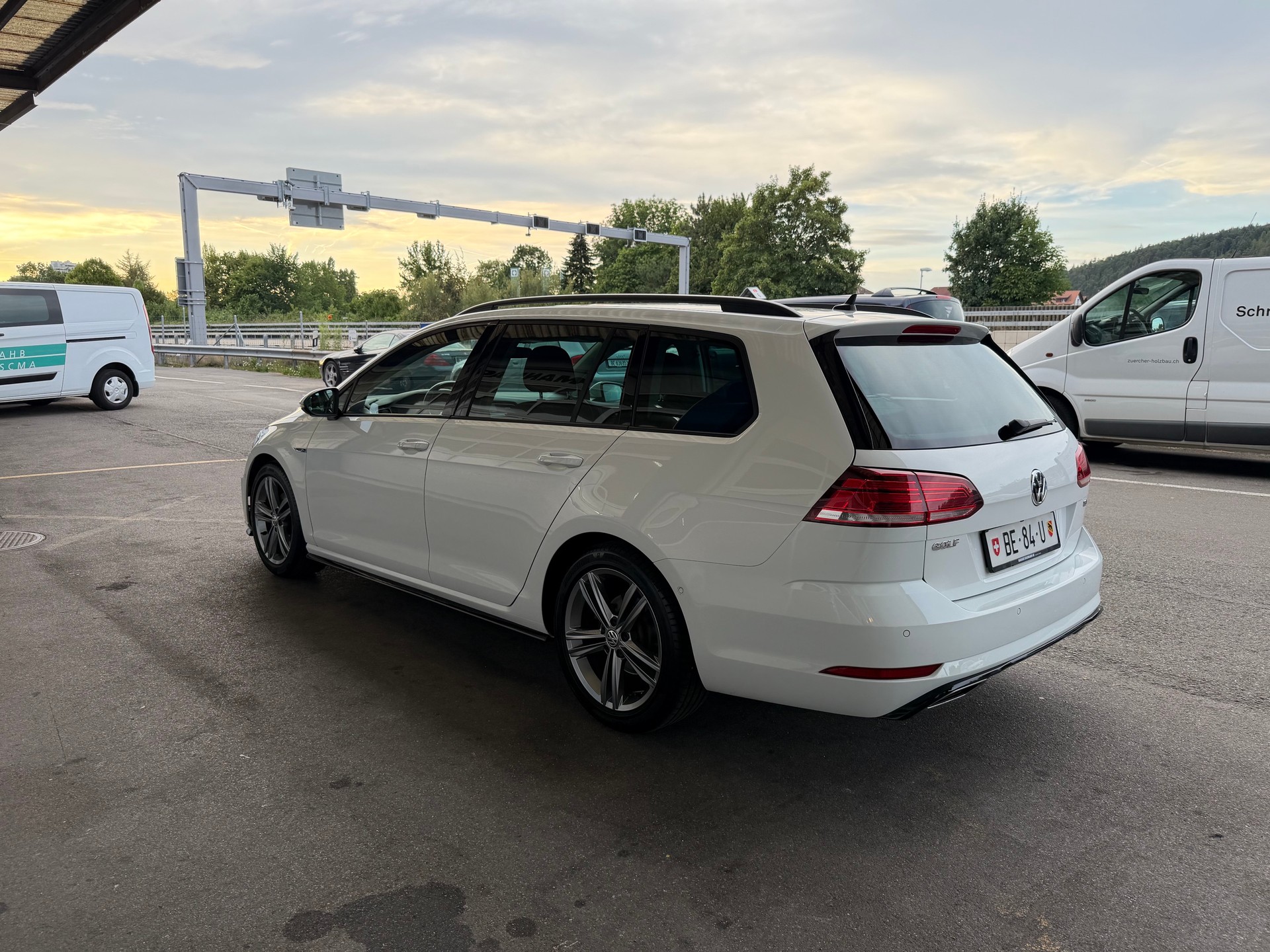 VW Golf Variant 1.4 TSI R-Line DSG-image-5