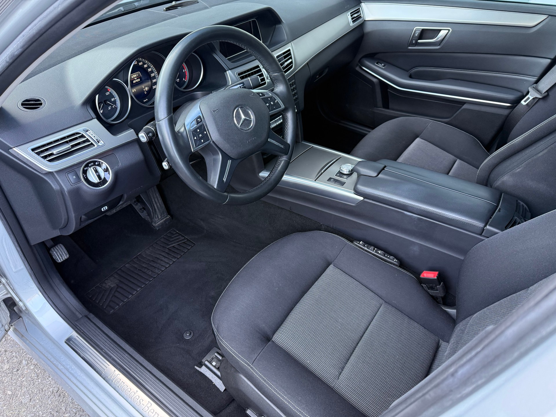 MERCEDES-BENZ E 350 BlueTEC Elégance 4Matic 7G-Tronic-image-8