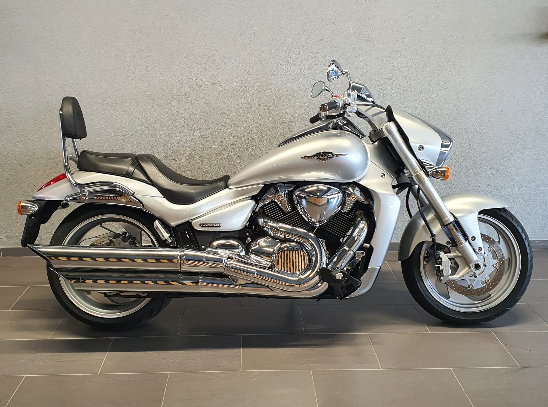 SUZUKI M 1800 R K6-image-1