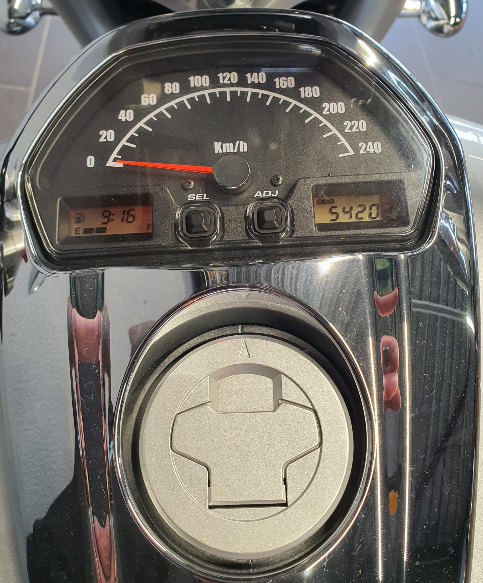 SUZUKI M 1800 R K6-image-3