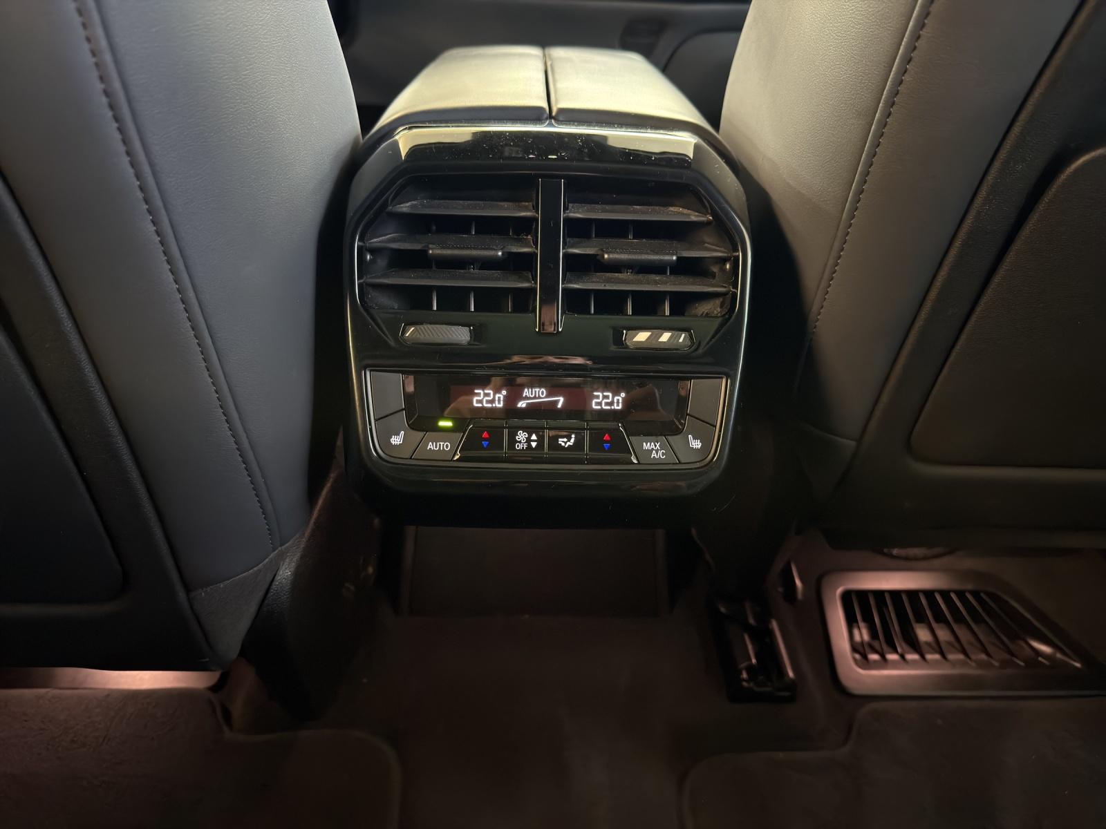 BMW iX xDrive50-image-21