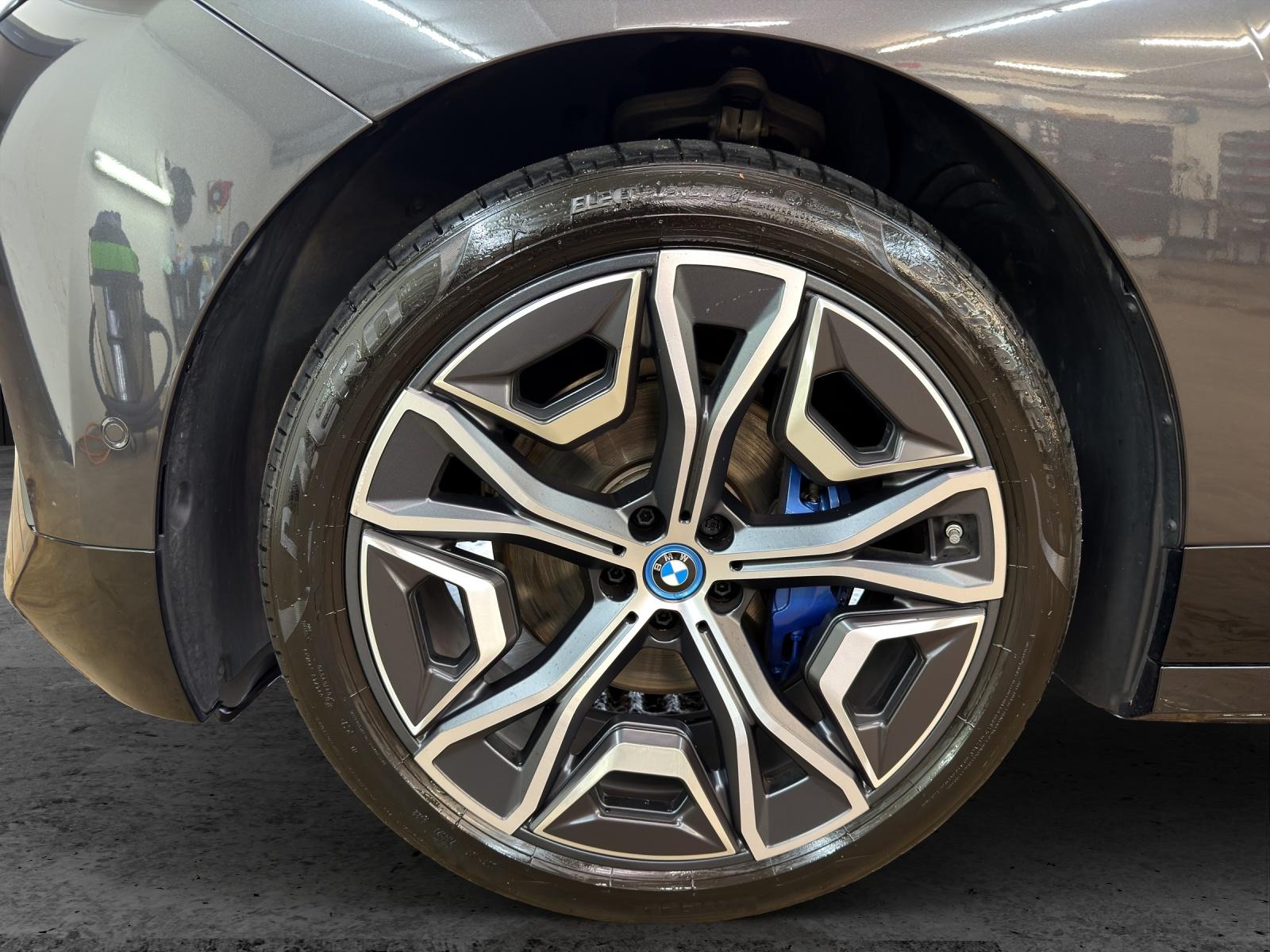 BMW iX xDrive50-image-8