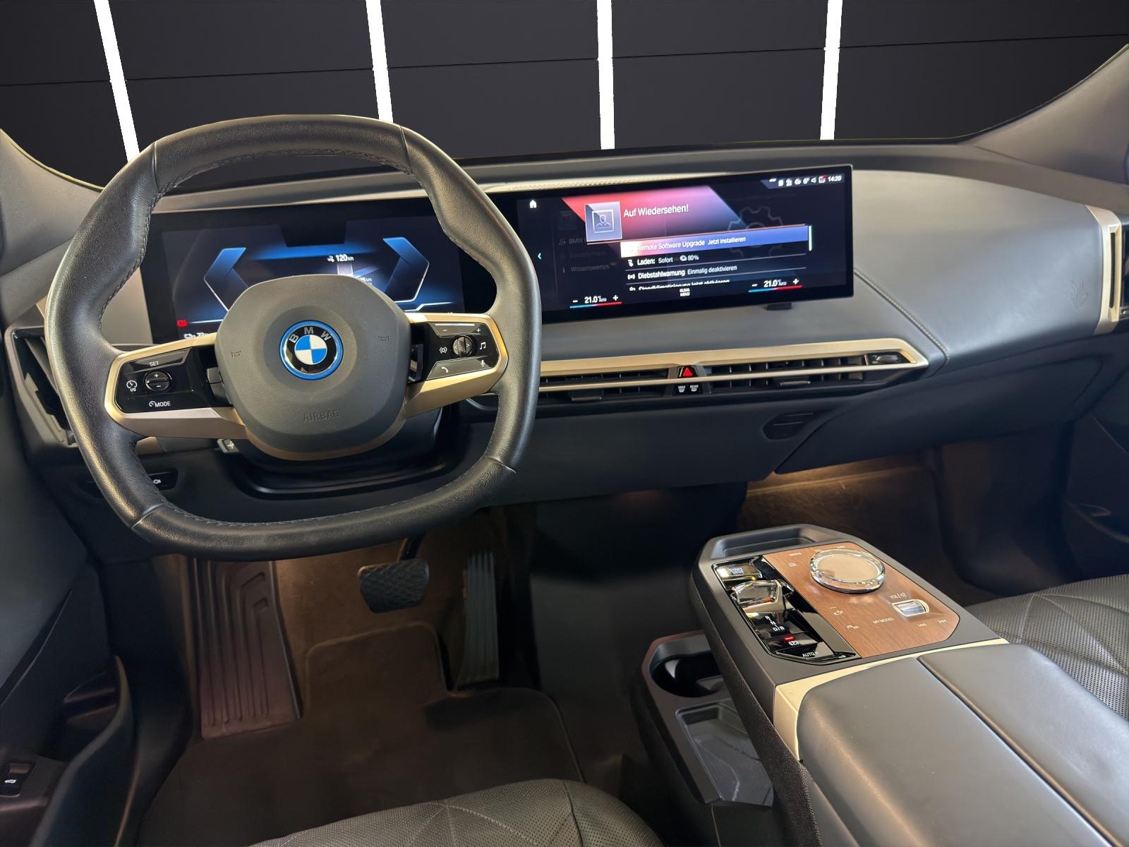 BMW iX xDrive50-image-17