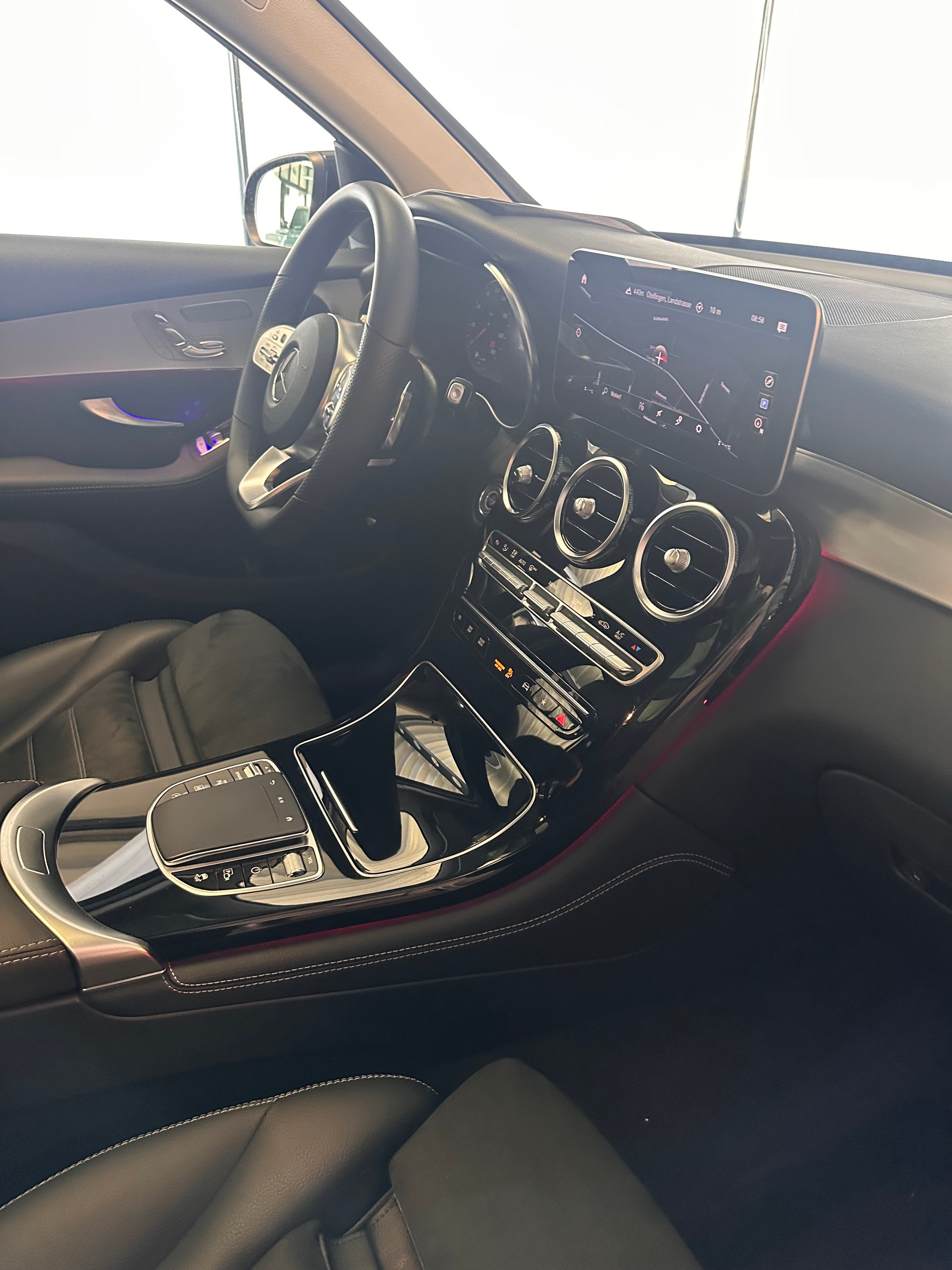 MERCEDES-BENZ GLC 220 d AMG Line 4m-image-26