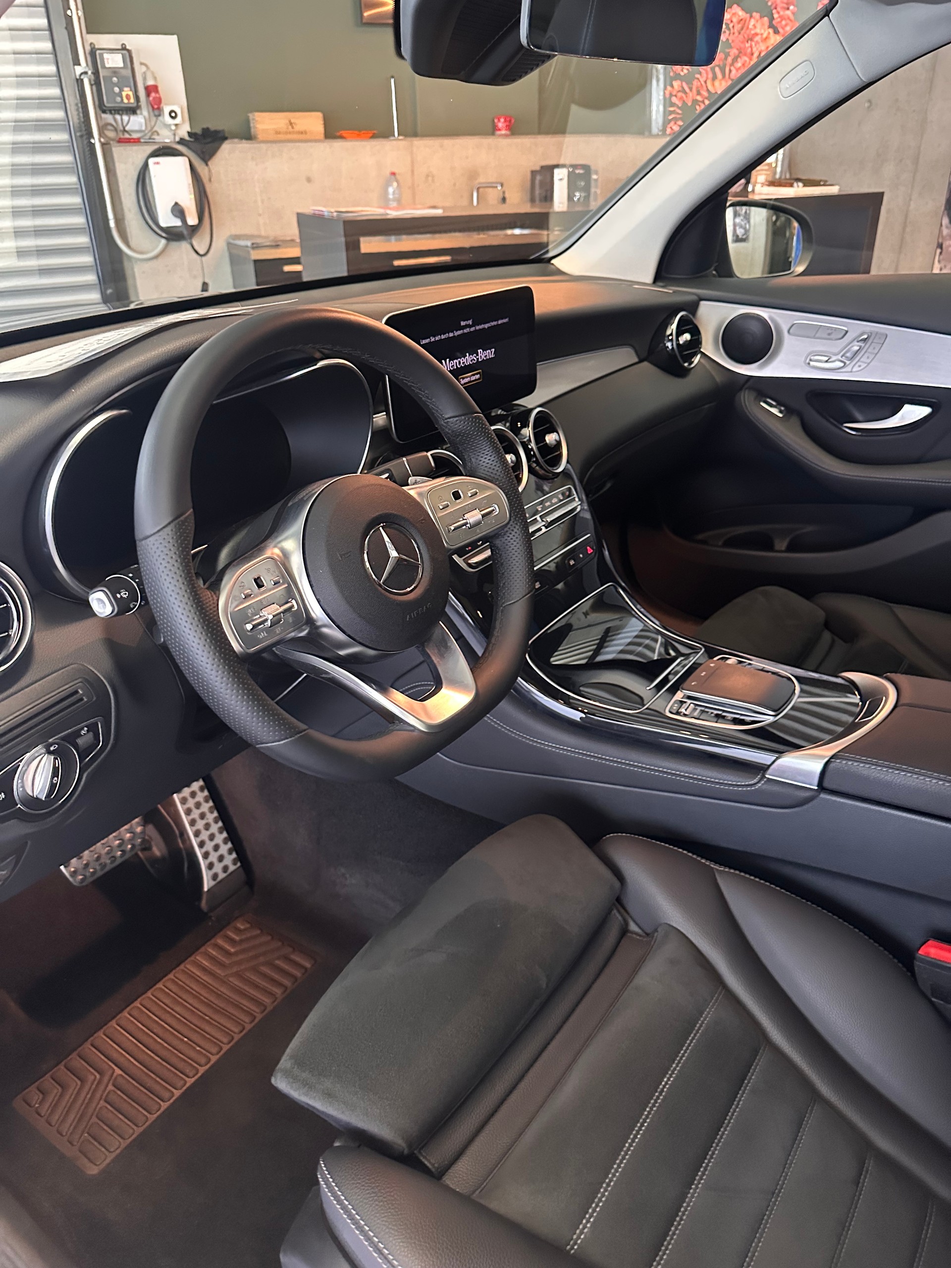 MERCEDES-BENZ GLC 220 d AMG Line 4m-image-9