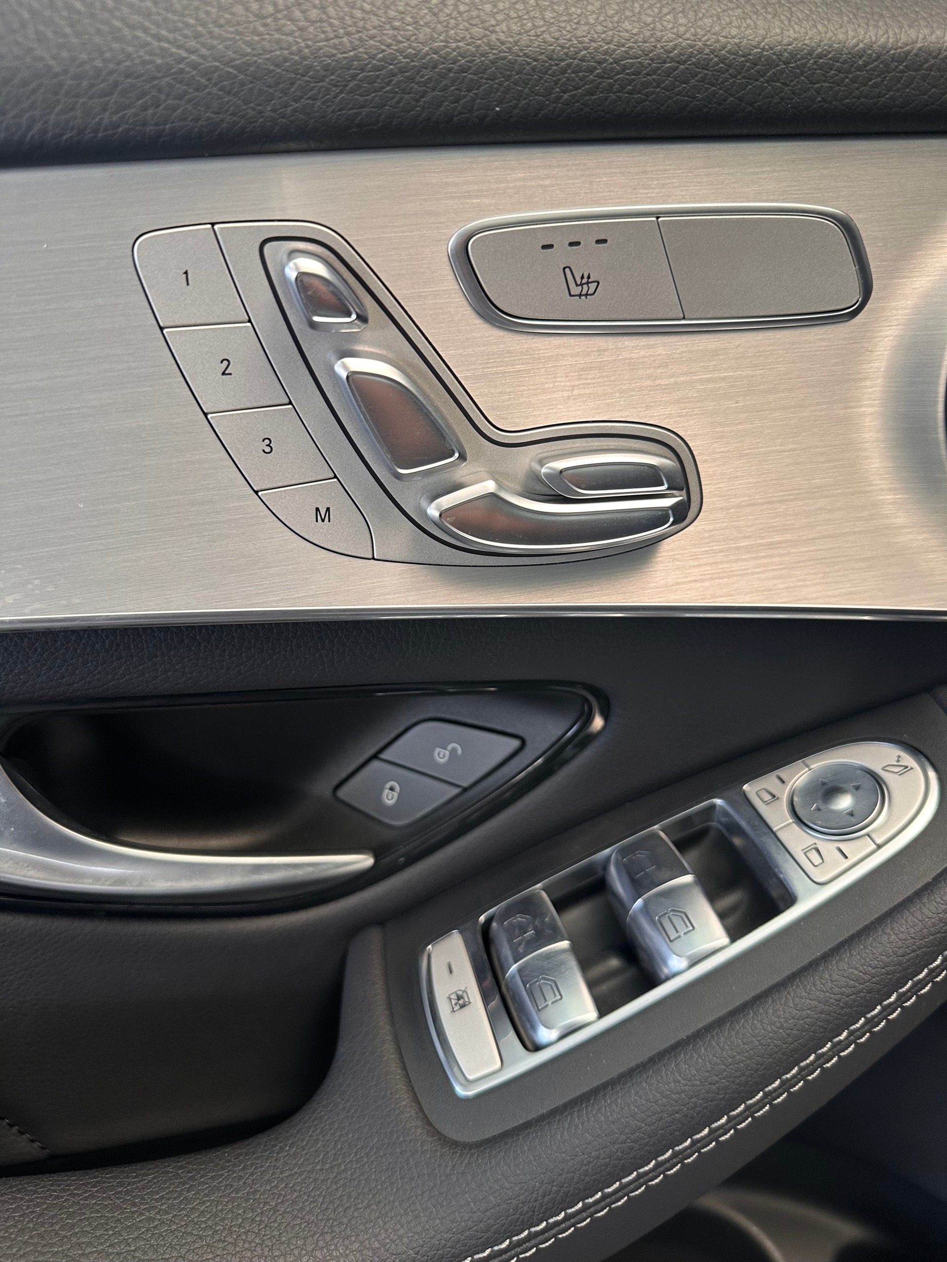 MERCEDES-BENZ GLC 220 d AMG Line 4m-image-11