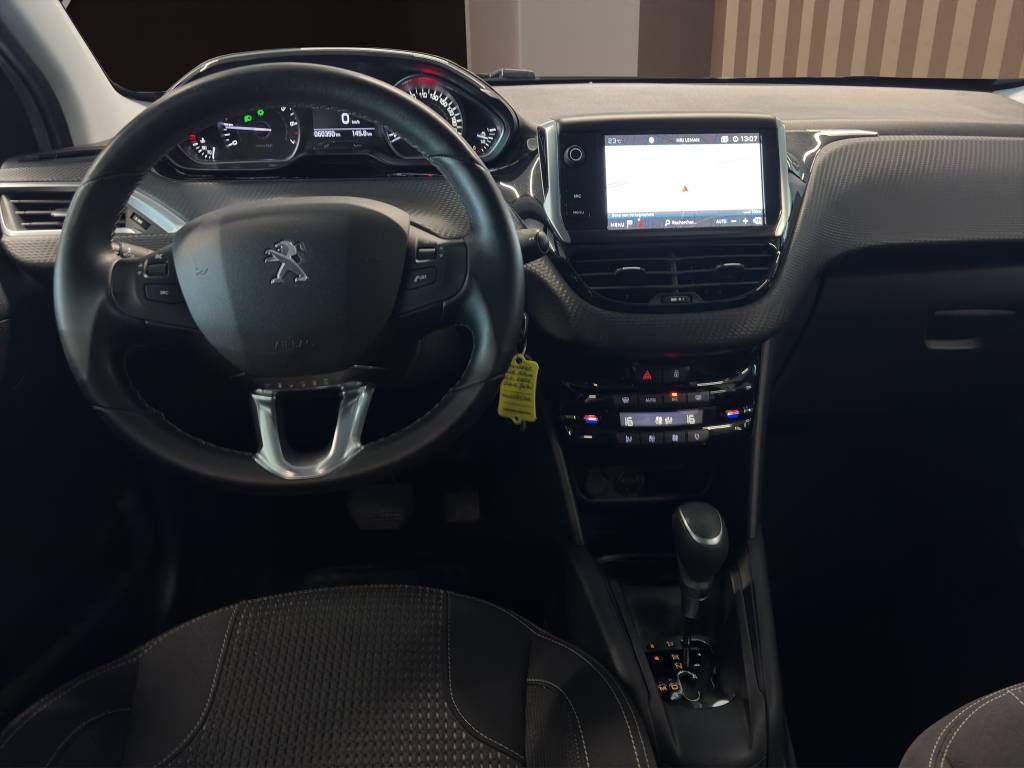 PEUGEOT 208 1.2 PureTech Allure EAT6-image-4