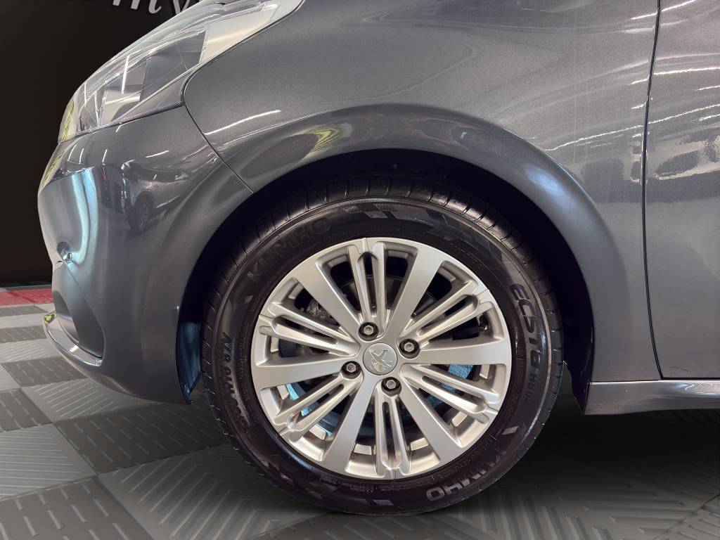 PEUGEOT 208 1.2 PureTech Allure EAT6-image-11