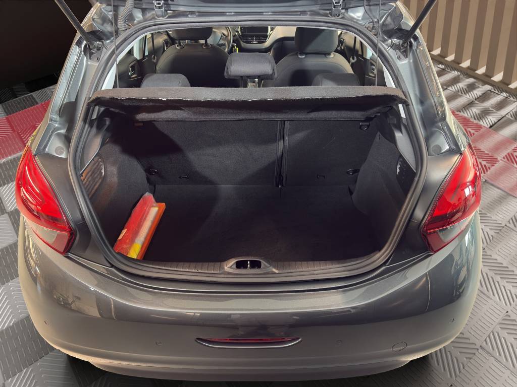 PEUGEOT 208 1.2 PureTech Allure EAT6-image-9