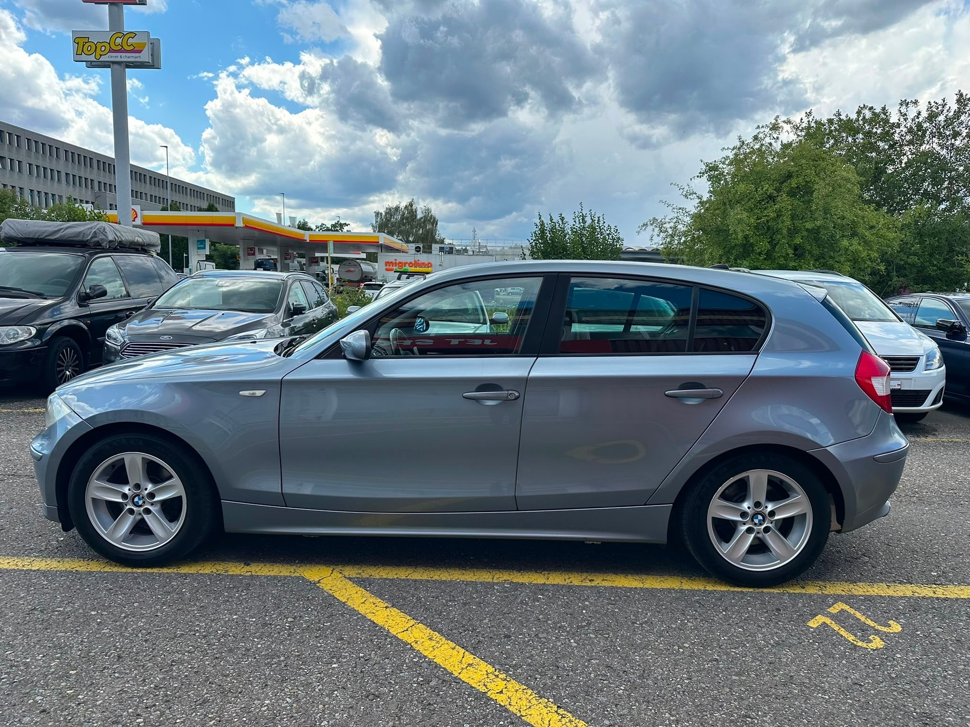 BMW 120i-image-0