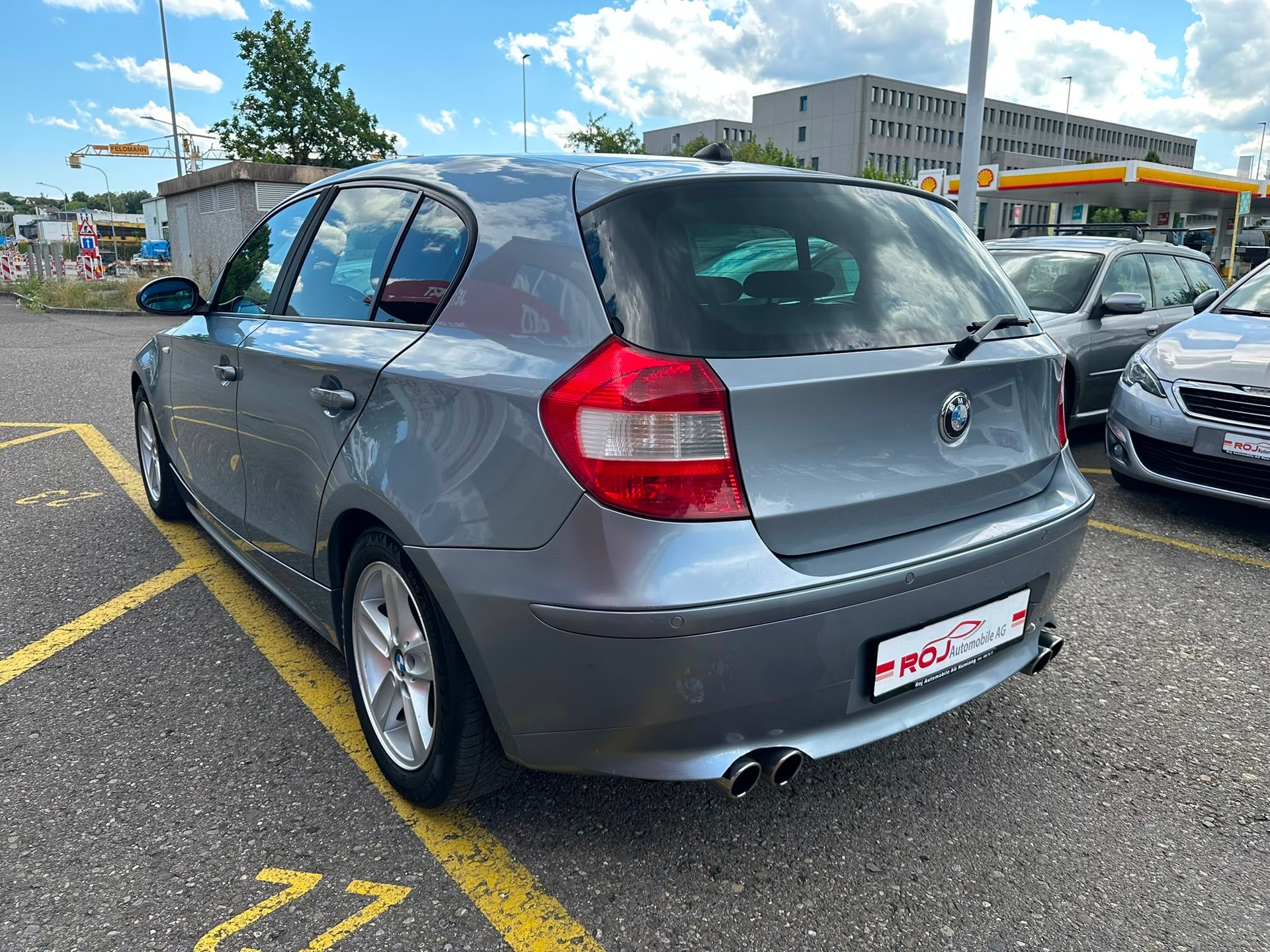 BMW 120i-image-7