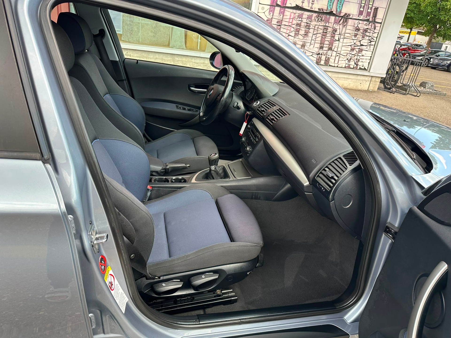 BMW 120i-image-11