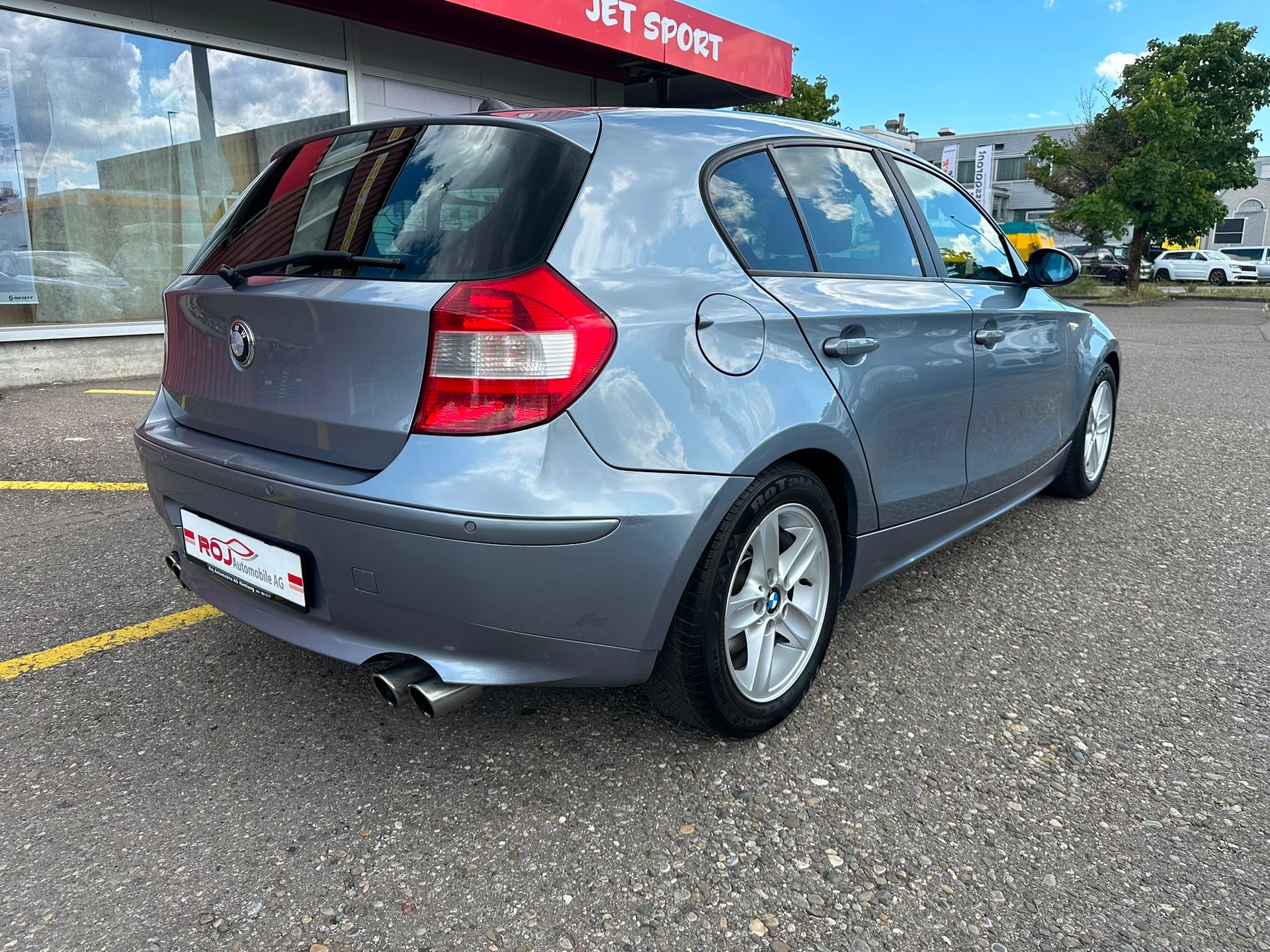 BMW 120i-image-5