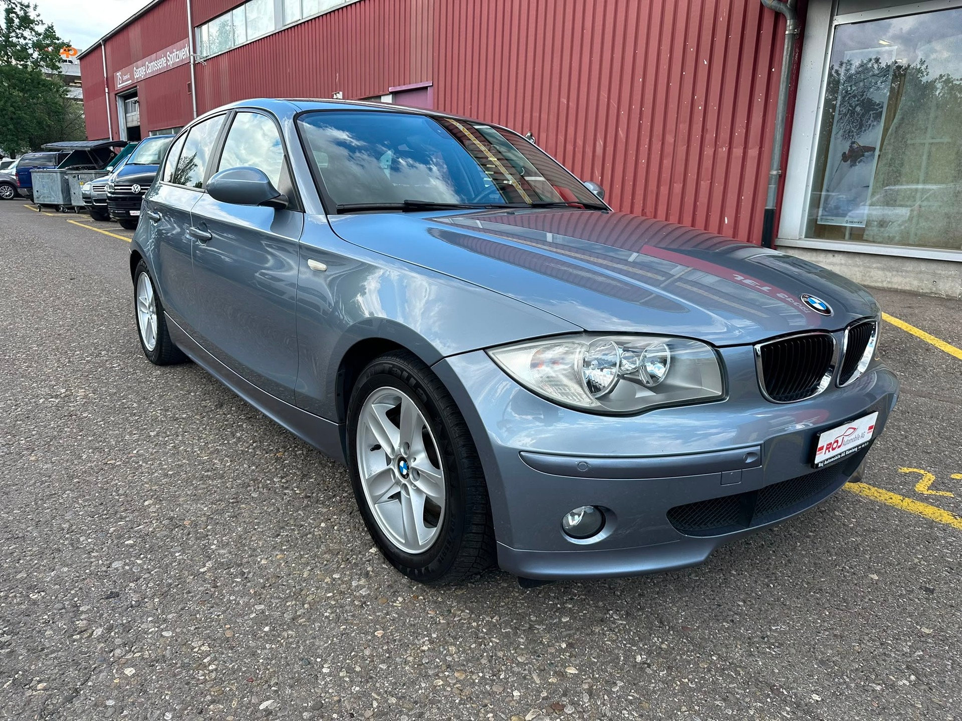 BMW 120i-image-3