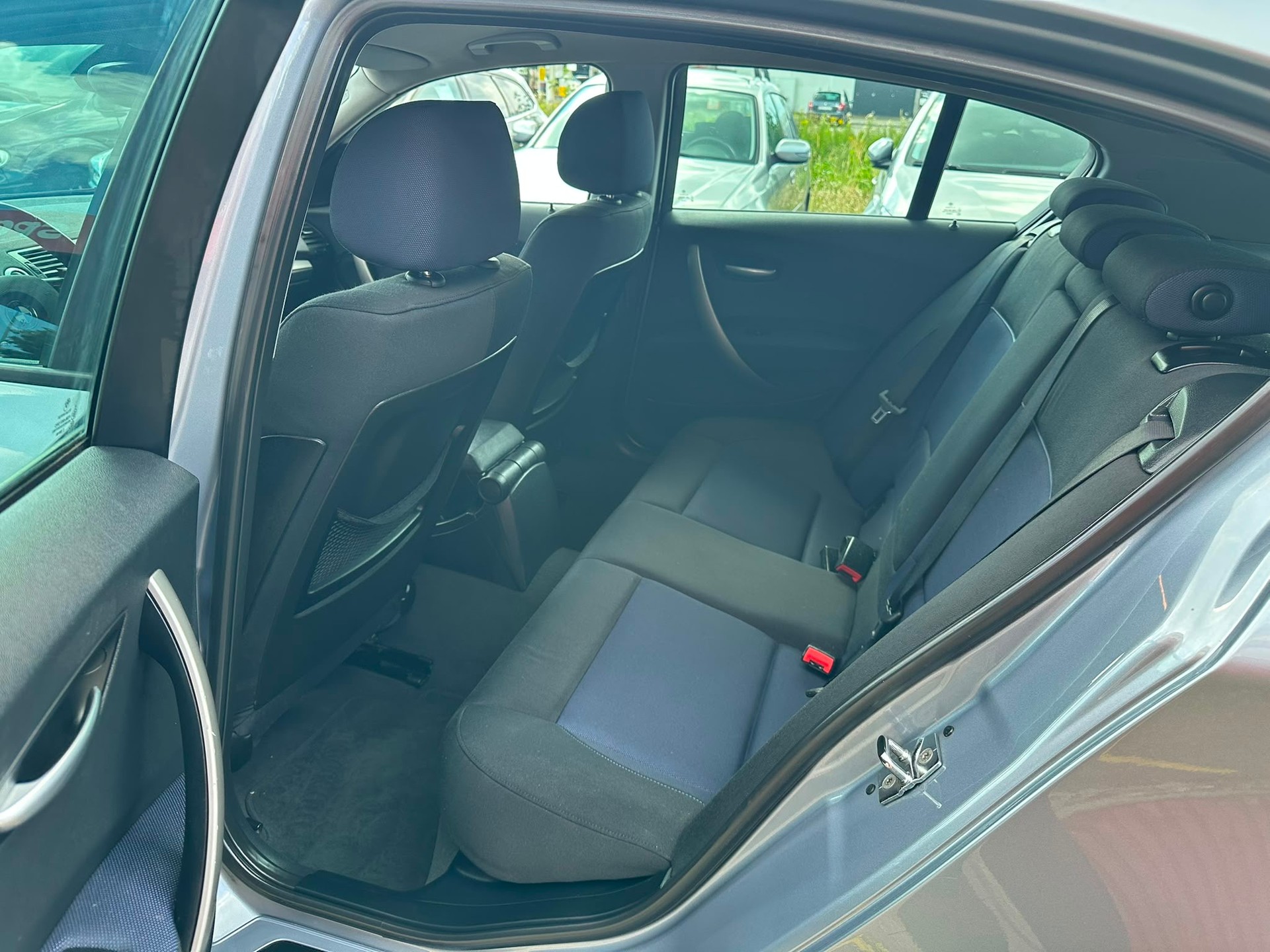BMW 120i-image-9