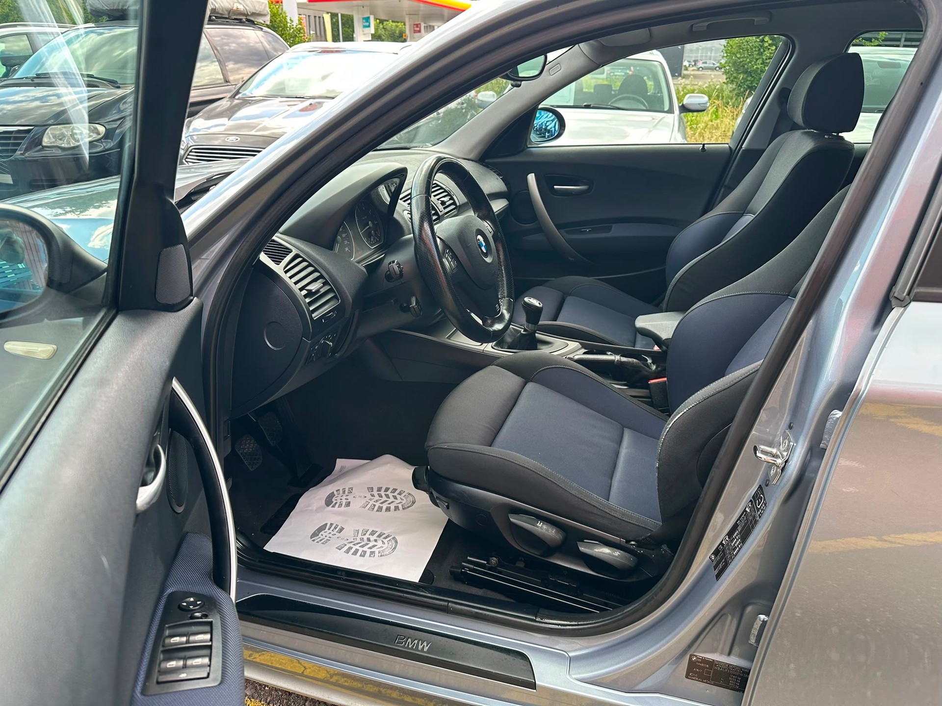 BMW 120i-image-8
