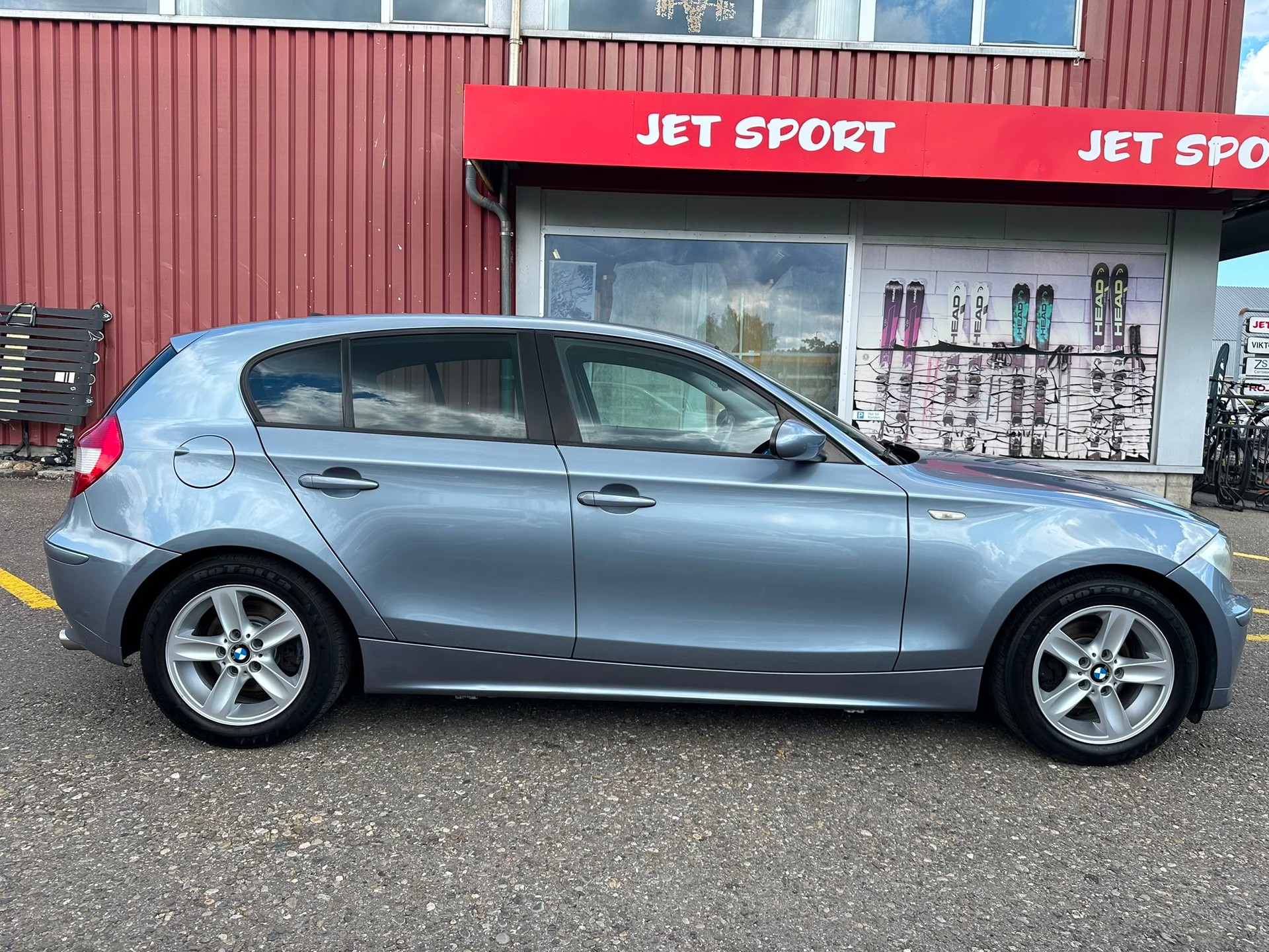 BMW 120i-image-4