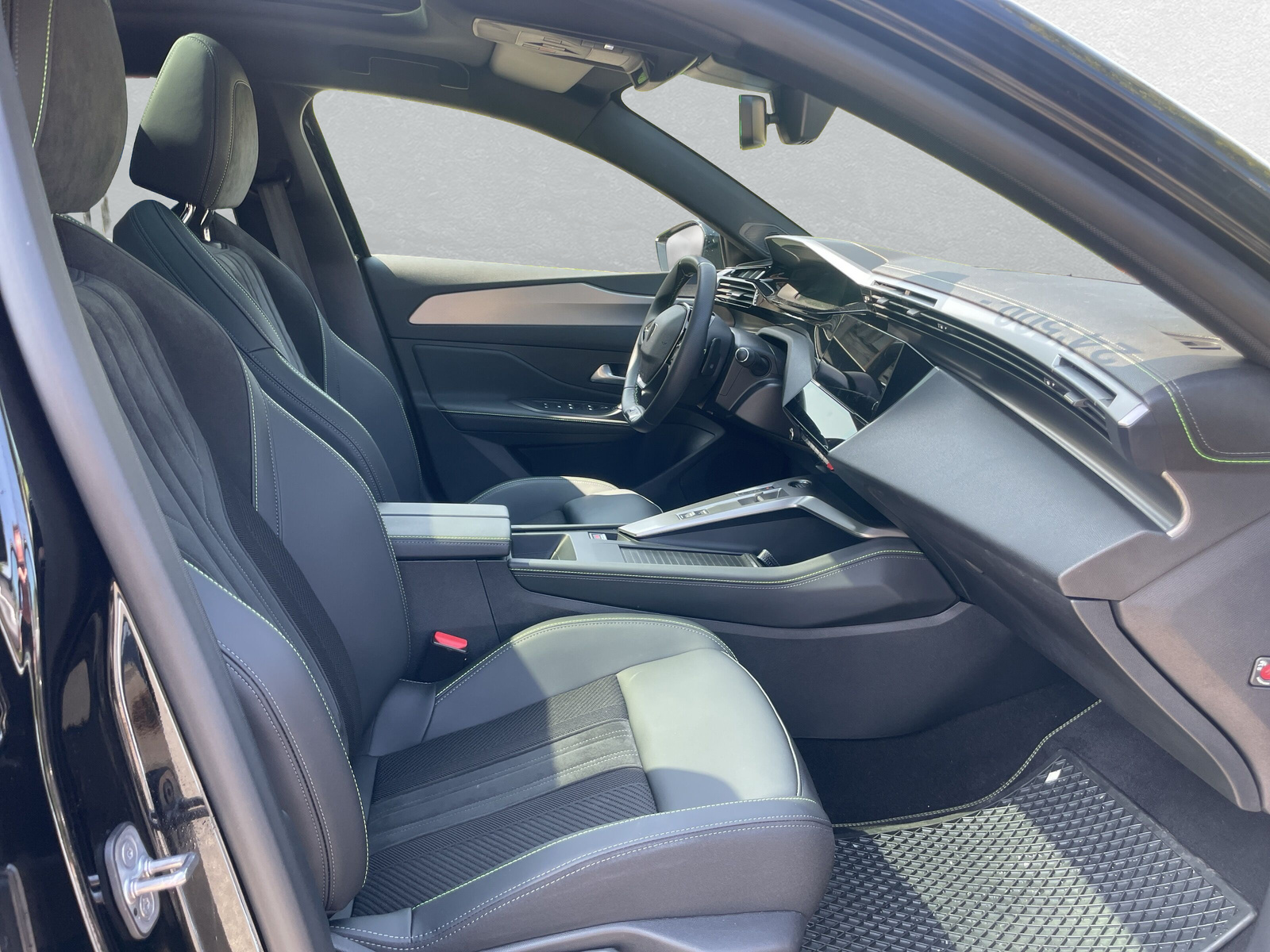 PEUGEOT 308 1.2 Hybrid GT-image-8