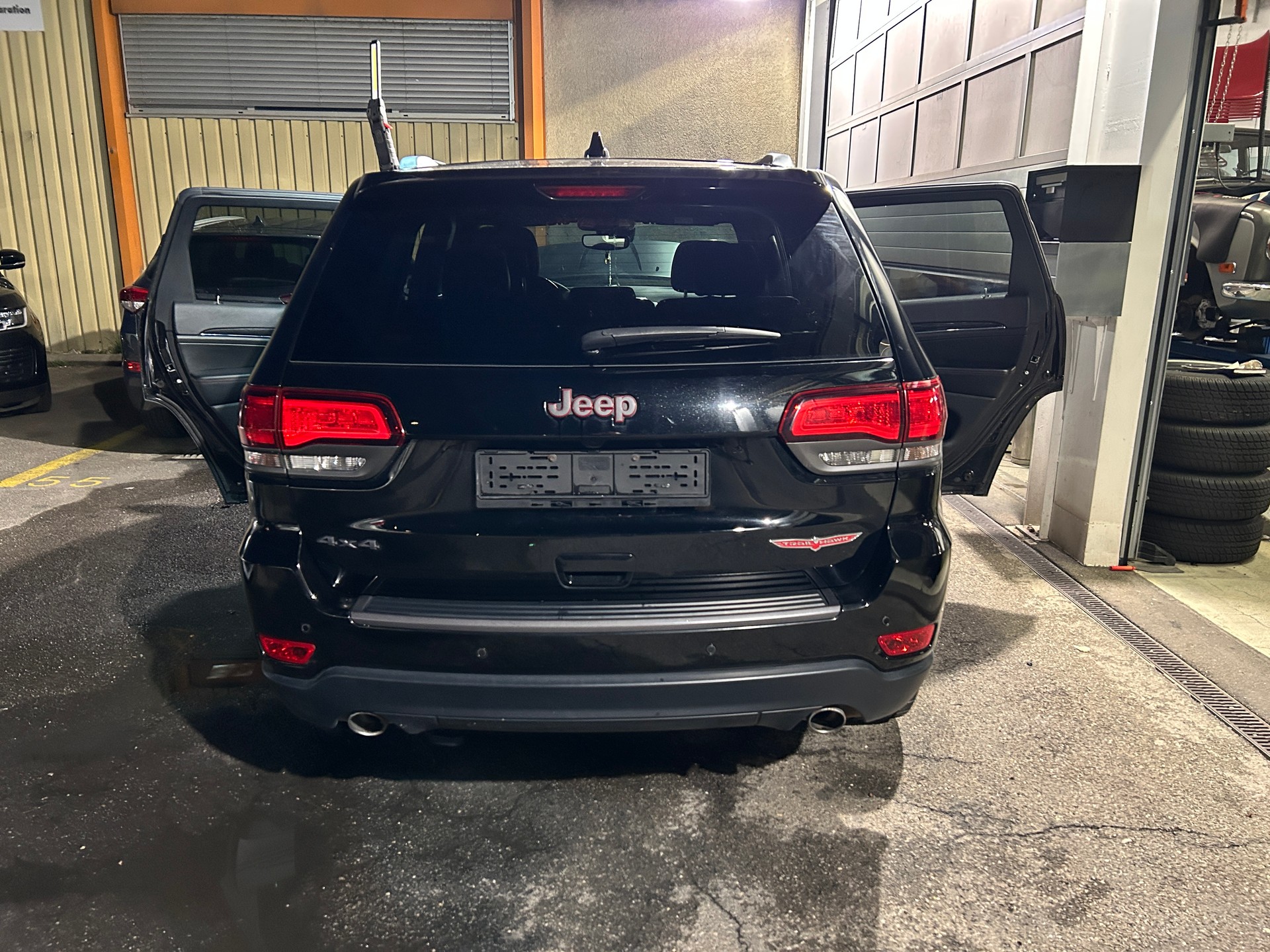 JEEP Gr.Cherokee 3.0CRD Ltd. " MOTEUR DEFECTUEUX " VENDU DANS L'ETAT Tél 079 611 65 33-showroom-element-2