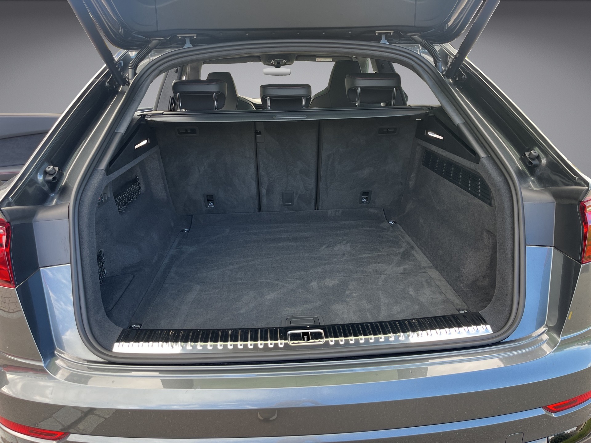 AUDI Q8 SUV TDI quattro 210 kW tiptronic*Standheizung, AHK, B&O Sound, 23"Alu, Panodach, (5-Jahre Garantie)-image-11
