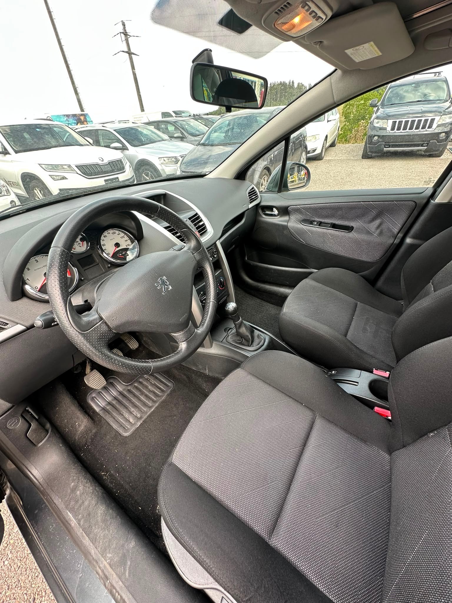 PEUGEOT 207 SW 1.6 HDI Sport-image-11