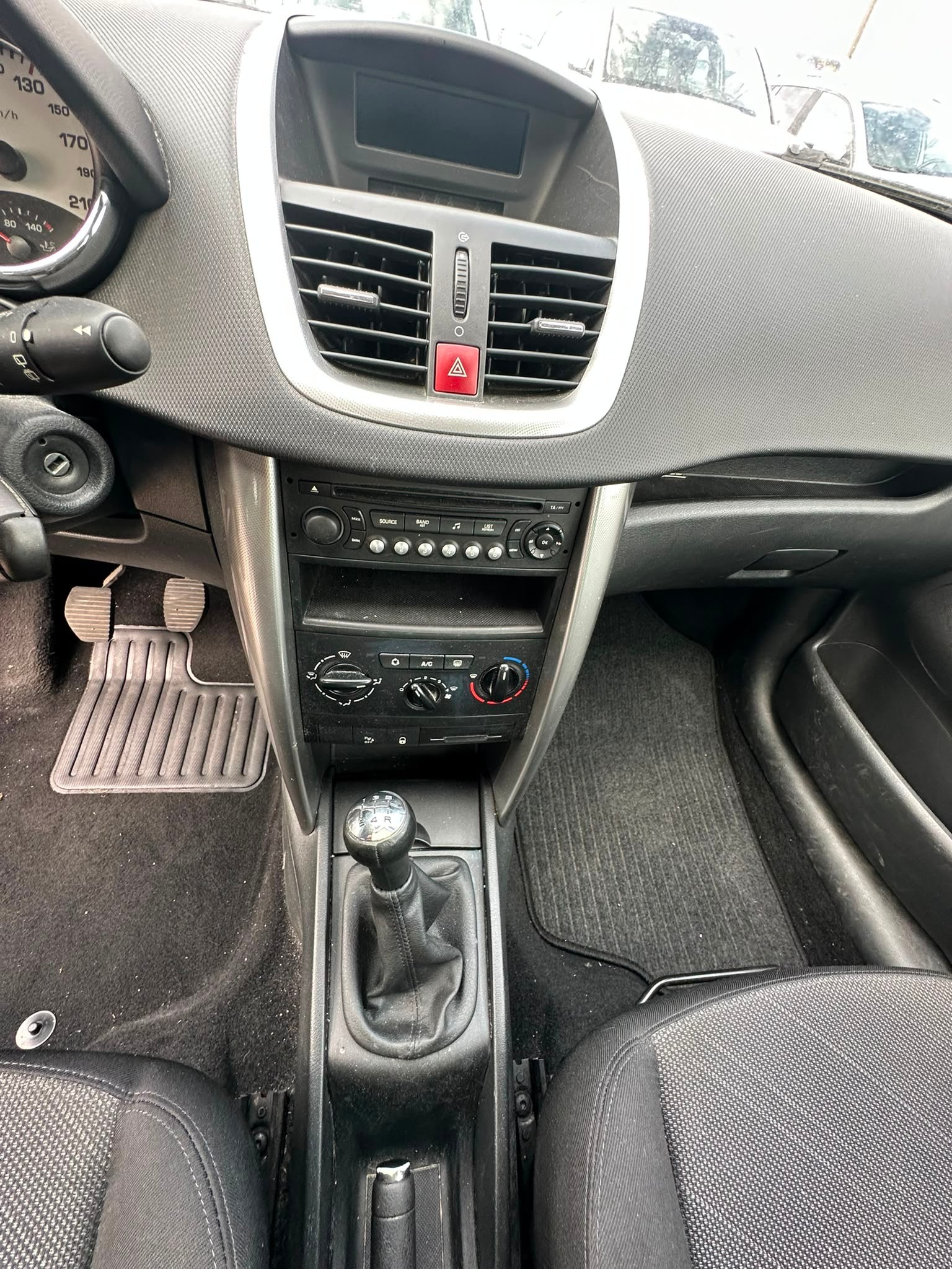 PEUGEOT 207 SW 1.6 HDI Sport-image-9