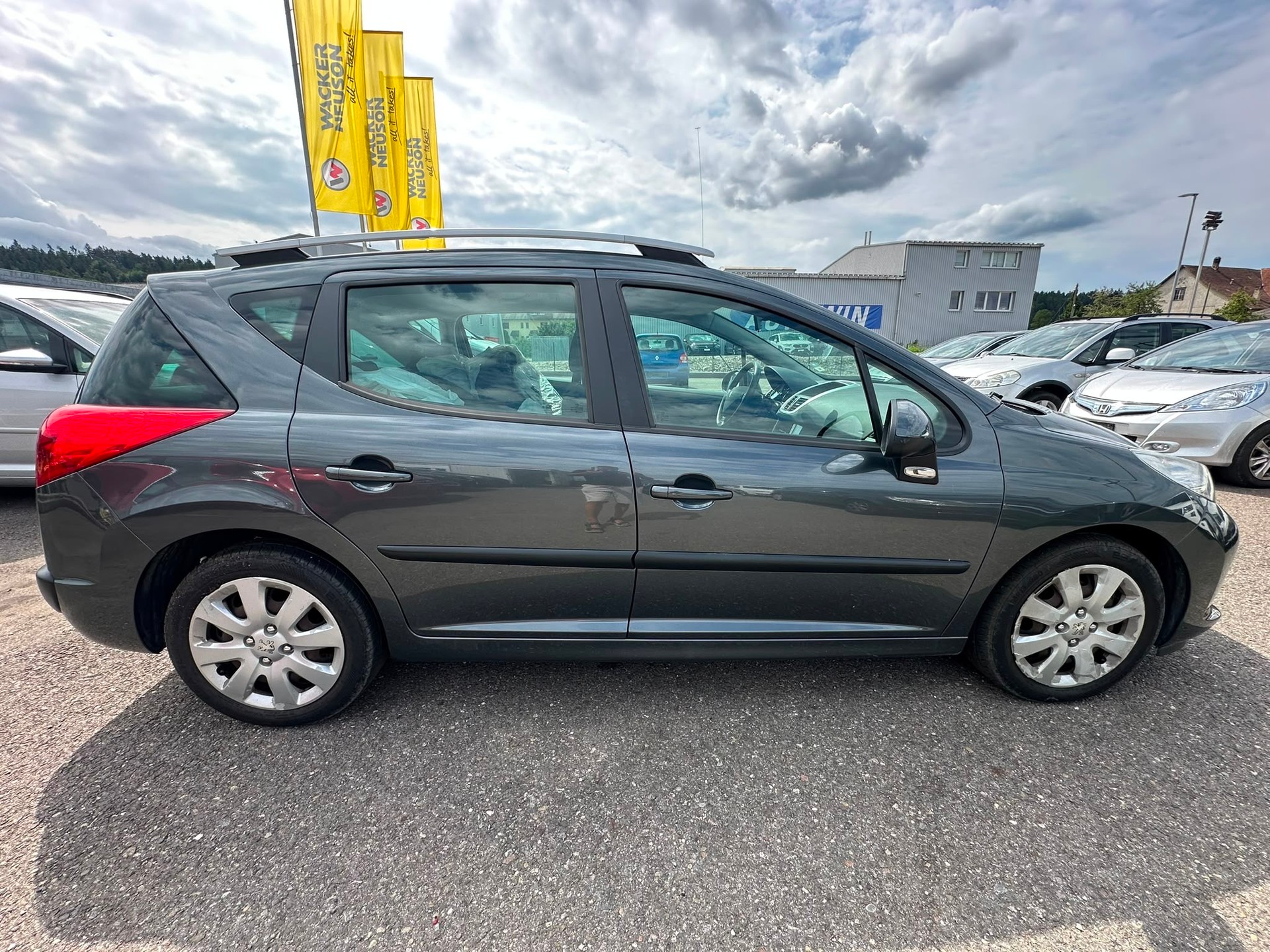 PEUGEOT 207 SW 1.6 HDI Sport-image-6