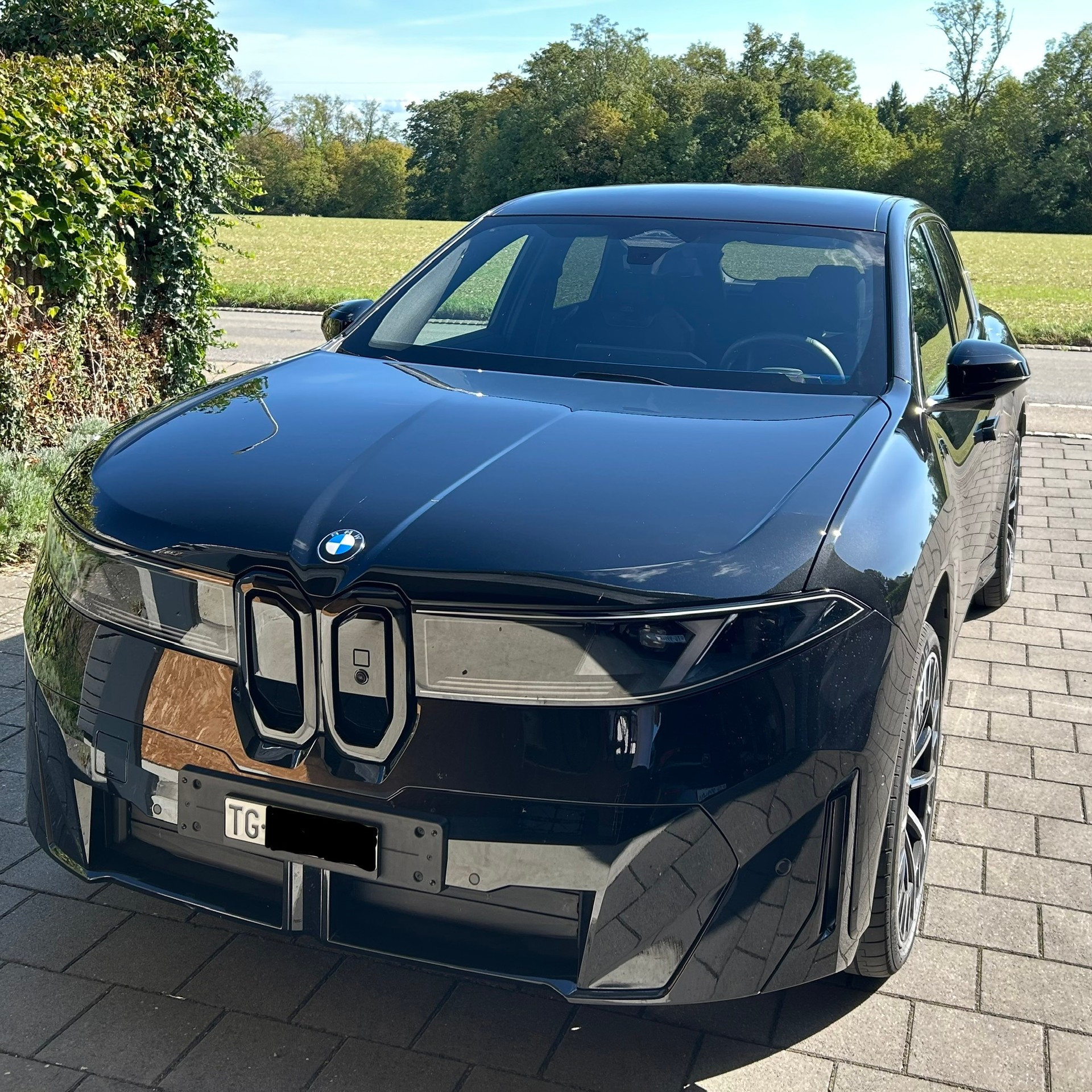 BMW 50 xDrive MSport Pro, AHK und komplettes Zubehör