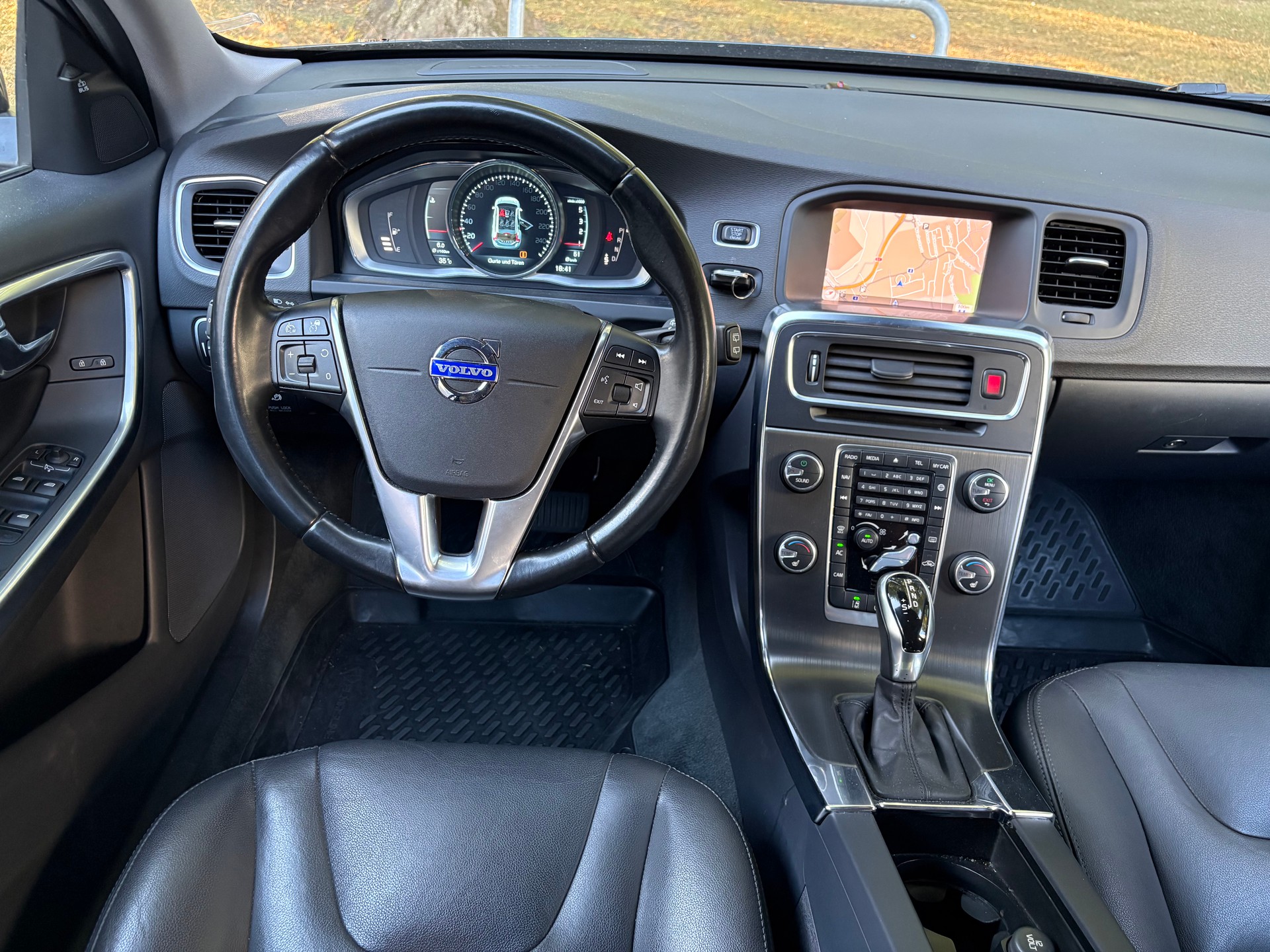 VOLVO V60 D4 Momentum ab MFK und Service-image-9