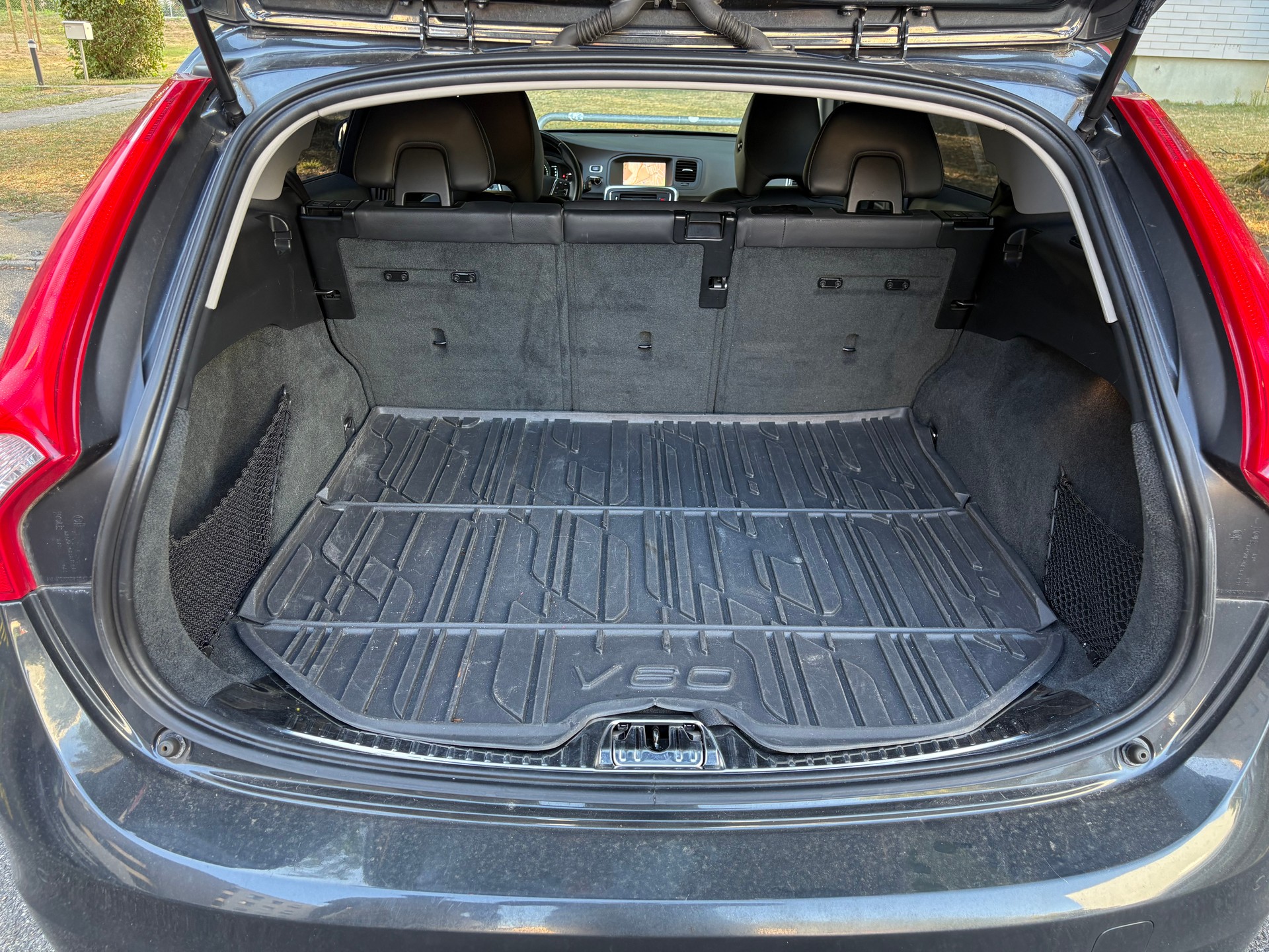 VOLVO V60 D4 Momentum ab MFK und Service-image-11