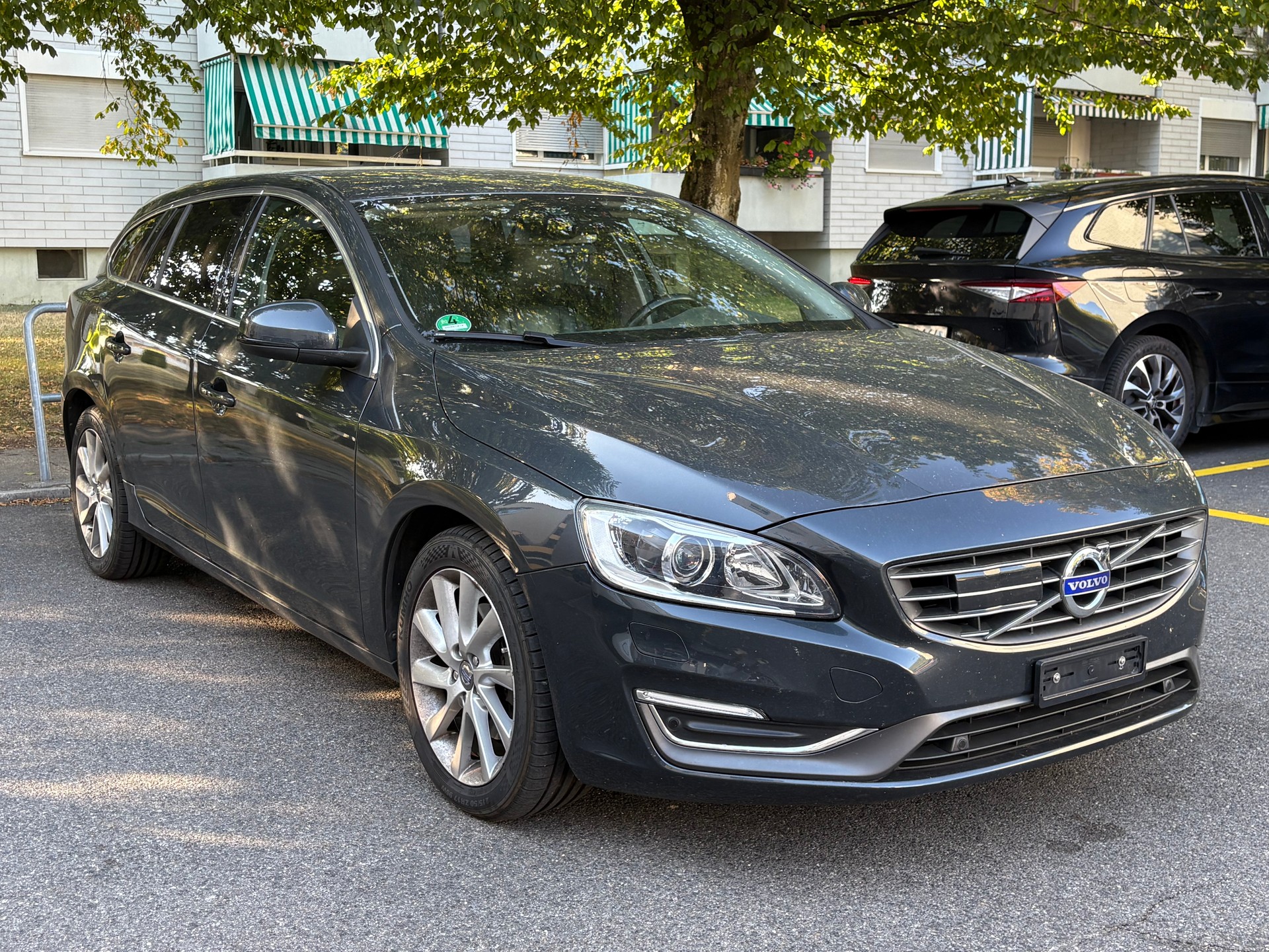 VOLVO V60 D4 Momentum ab MFK und Service-image-2