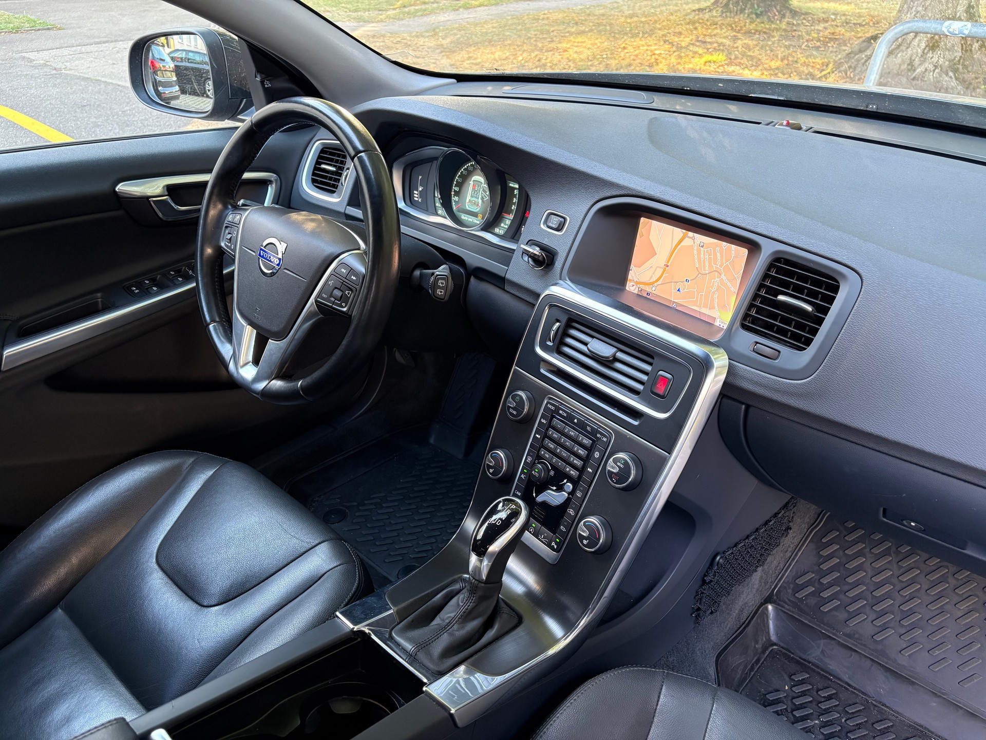 VOLVO V60 D4 Momentum ab MFK und Service-image-8