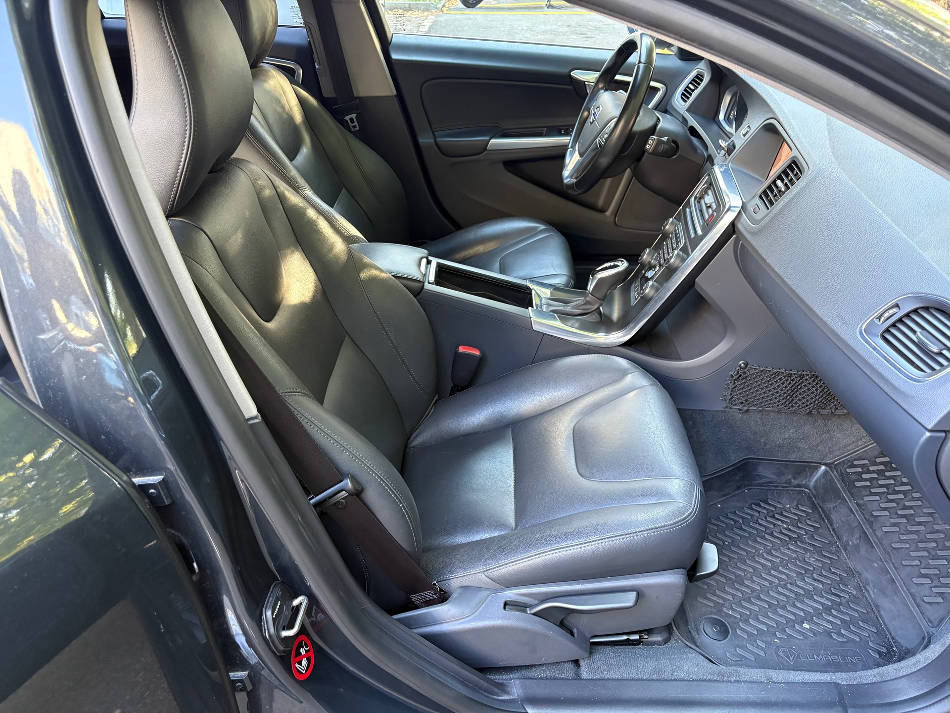 VOLVO V60 D4 Momentum ab MFK und Service-image-7