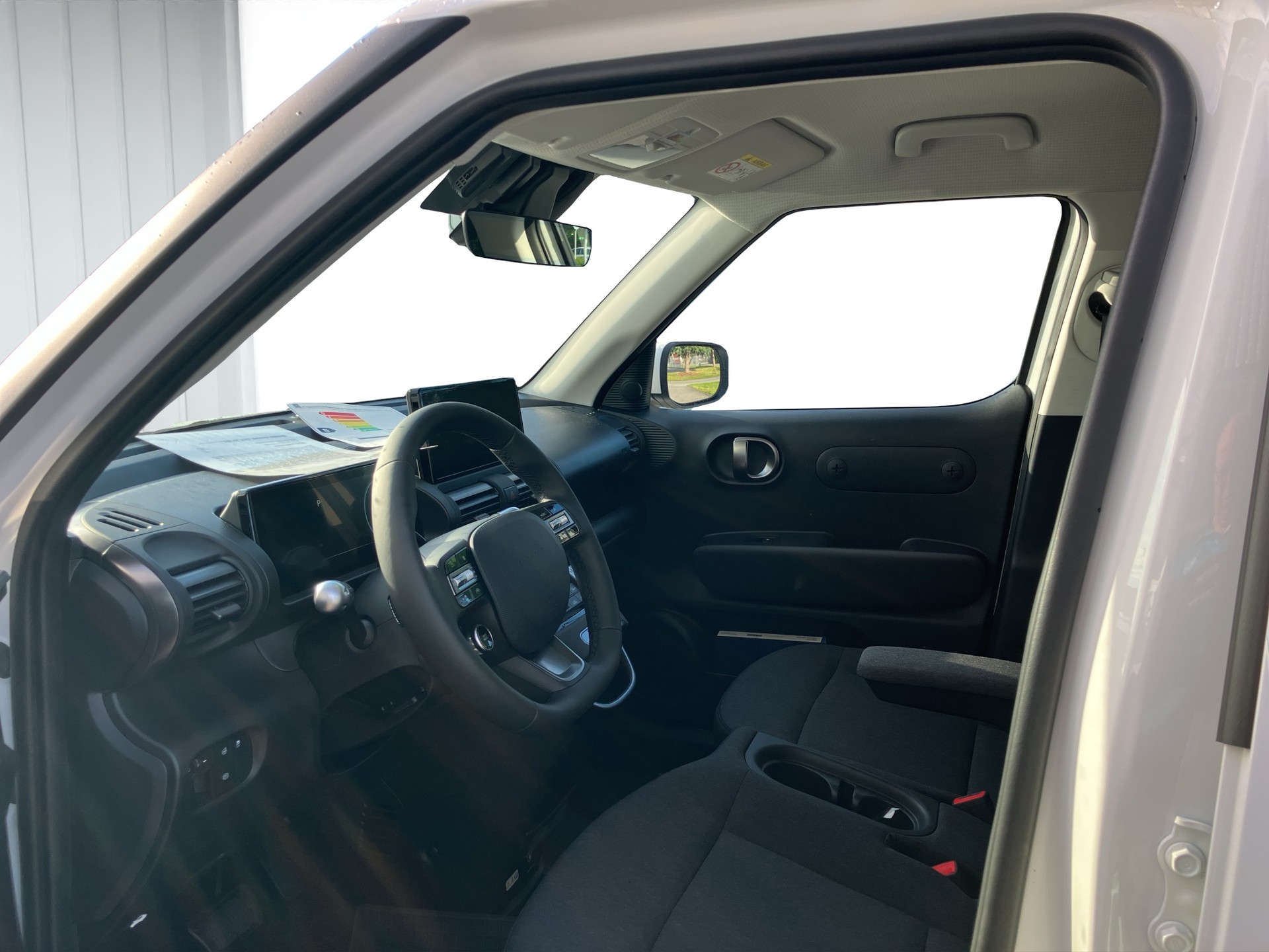 HYUNDAI Inster 49kWh Amplia-image-6