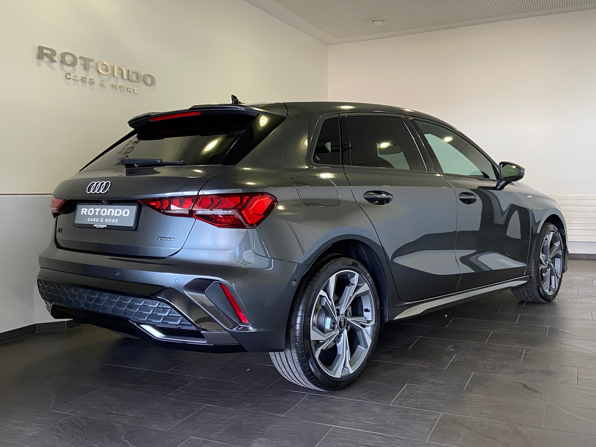 AUDI A3 Sportback TFSI 150 kW quattro 2 x S line S tronic-image-1
