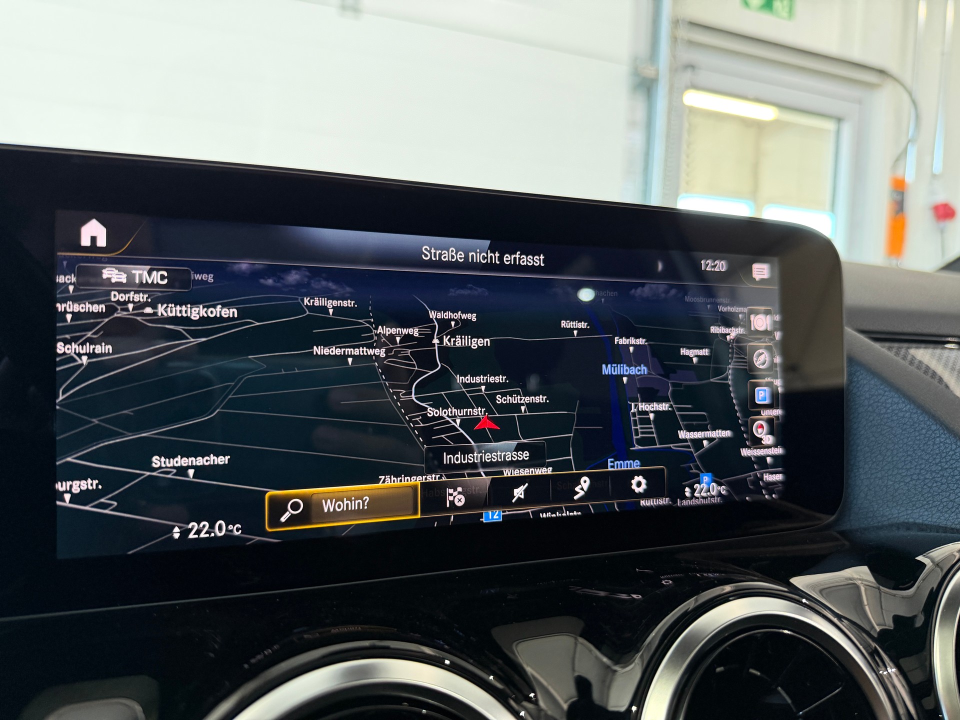 MERCEDES-BENZ GLA 200d AMG Line 8G-DCT-image-9