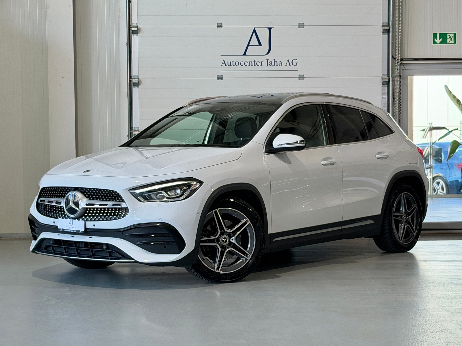 MERCEDES-BENZ GLA 200d AMG Line 8G-DCT-image-0