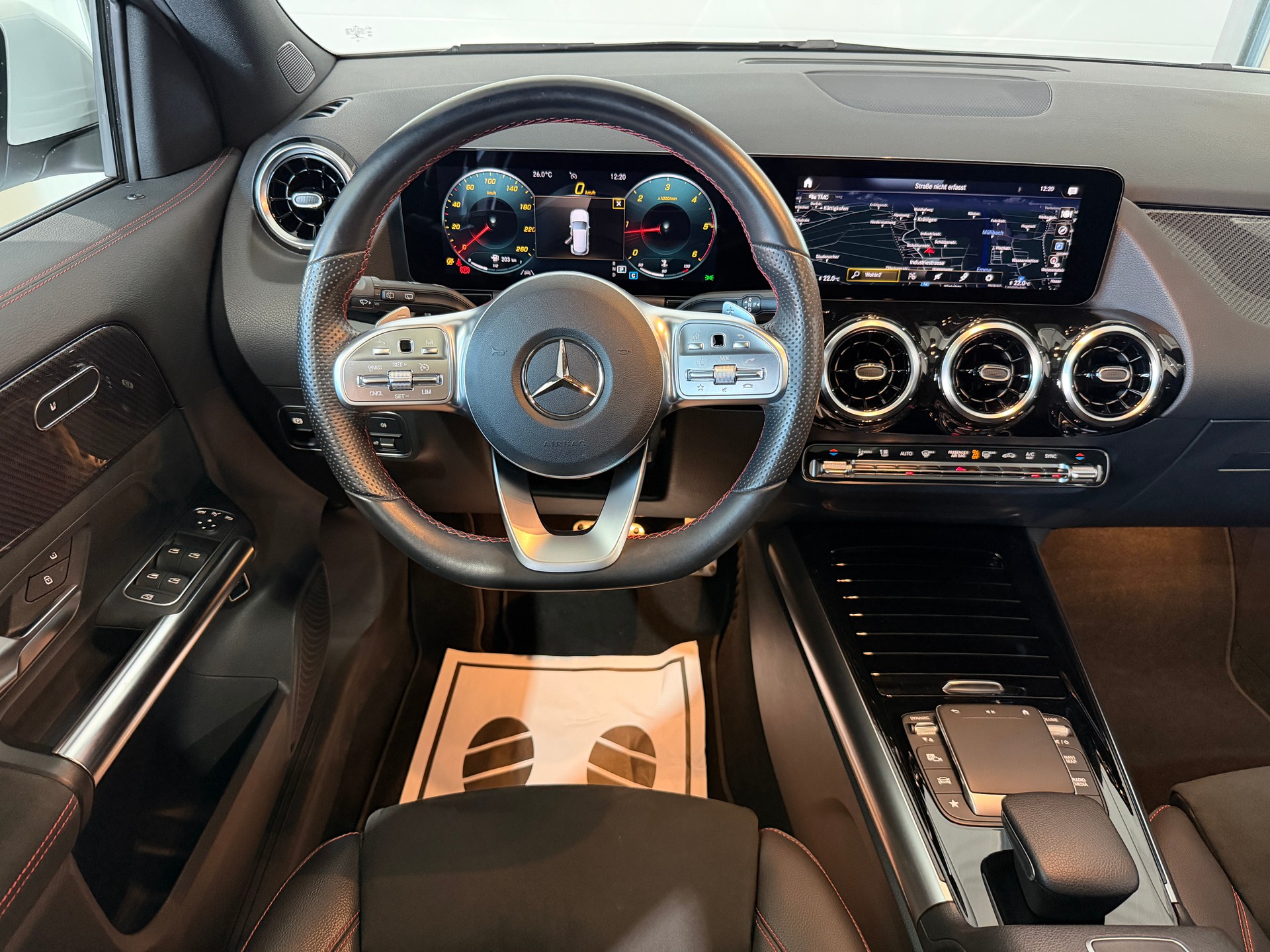 MERCEDES-BENZ GLA 200d AMG Line 8G-DCT-image-8