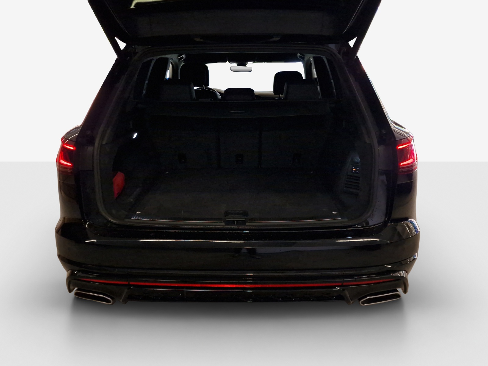 VW Touareg 3.0 TDI R-Line Tiptronic-image-12