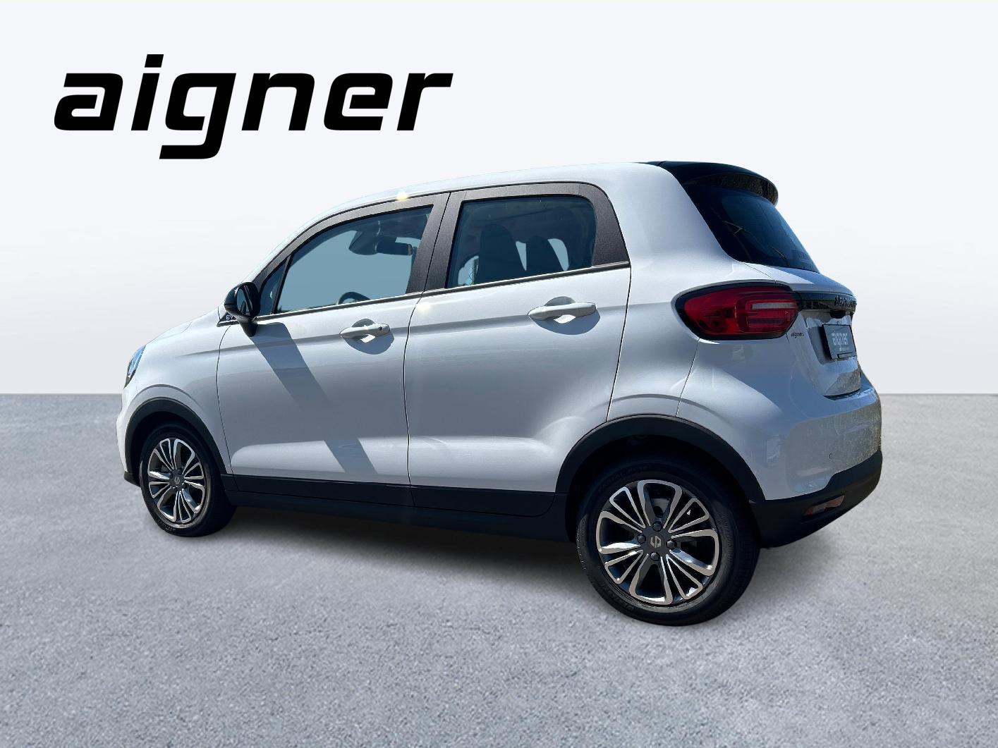 LEAPMOTOR T03 Electric-showroom-element-2