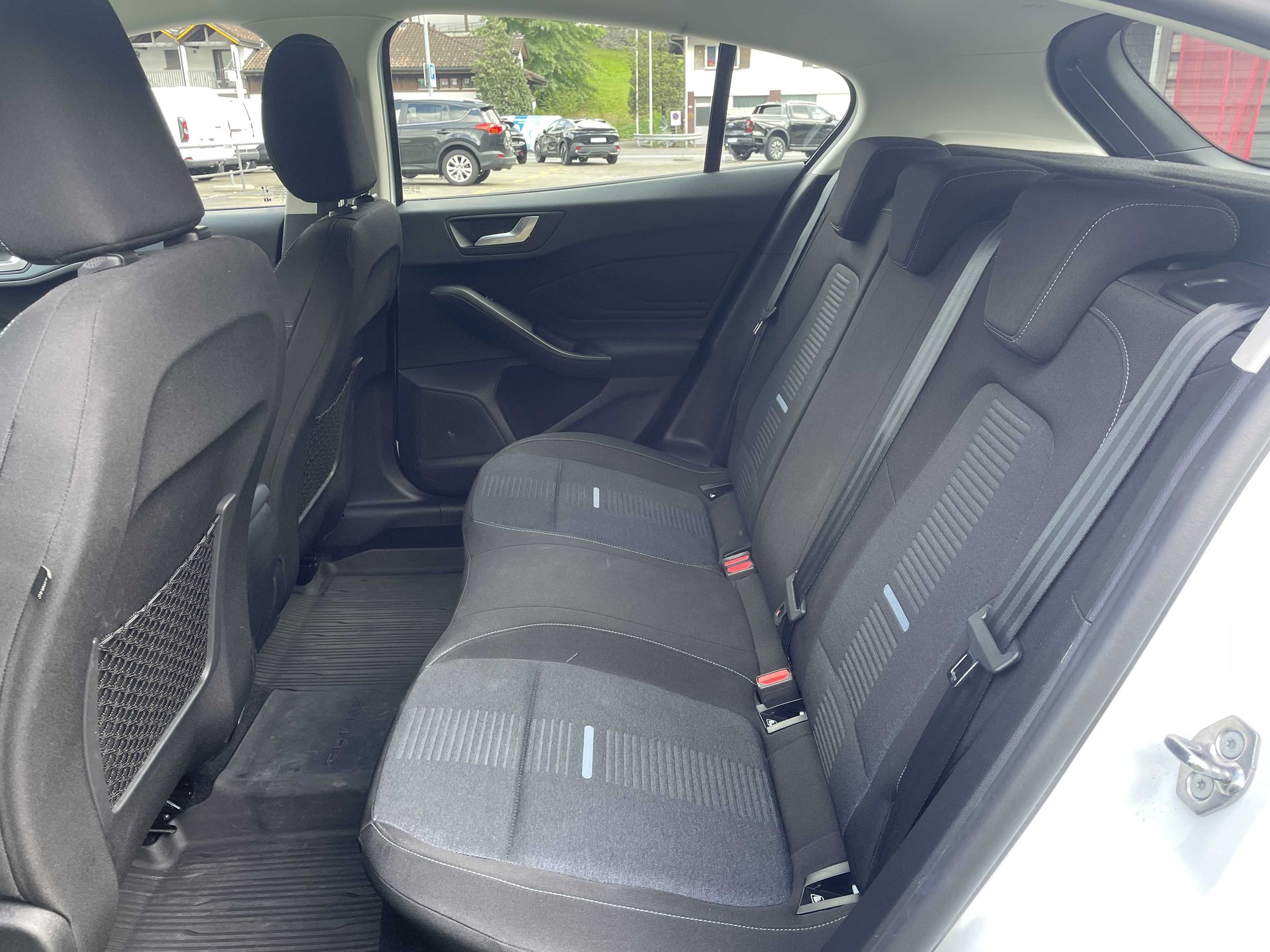 FORD Focus 1.0i EcoB Hybrid 155PS Active-image-11