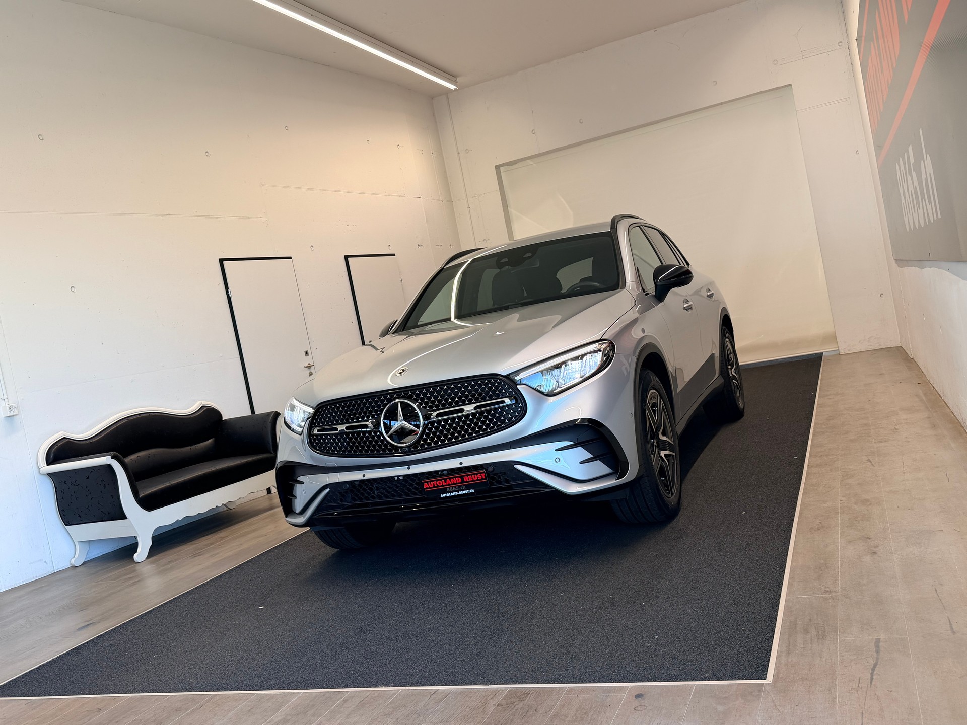 MERCEDES-BENZ GLC 300 d AMG 4Matic 9G-Tronic-image-2